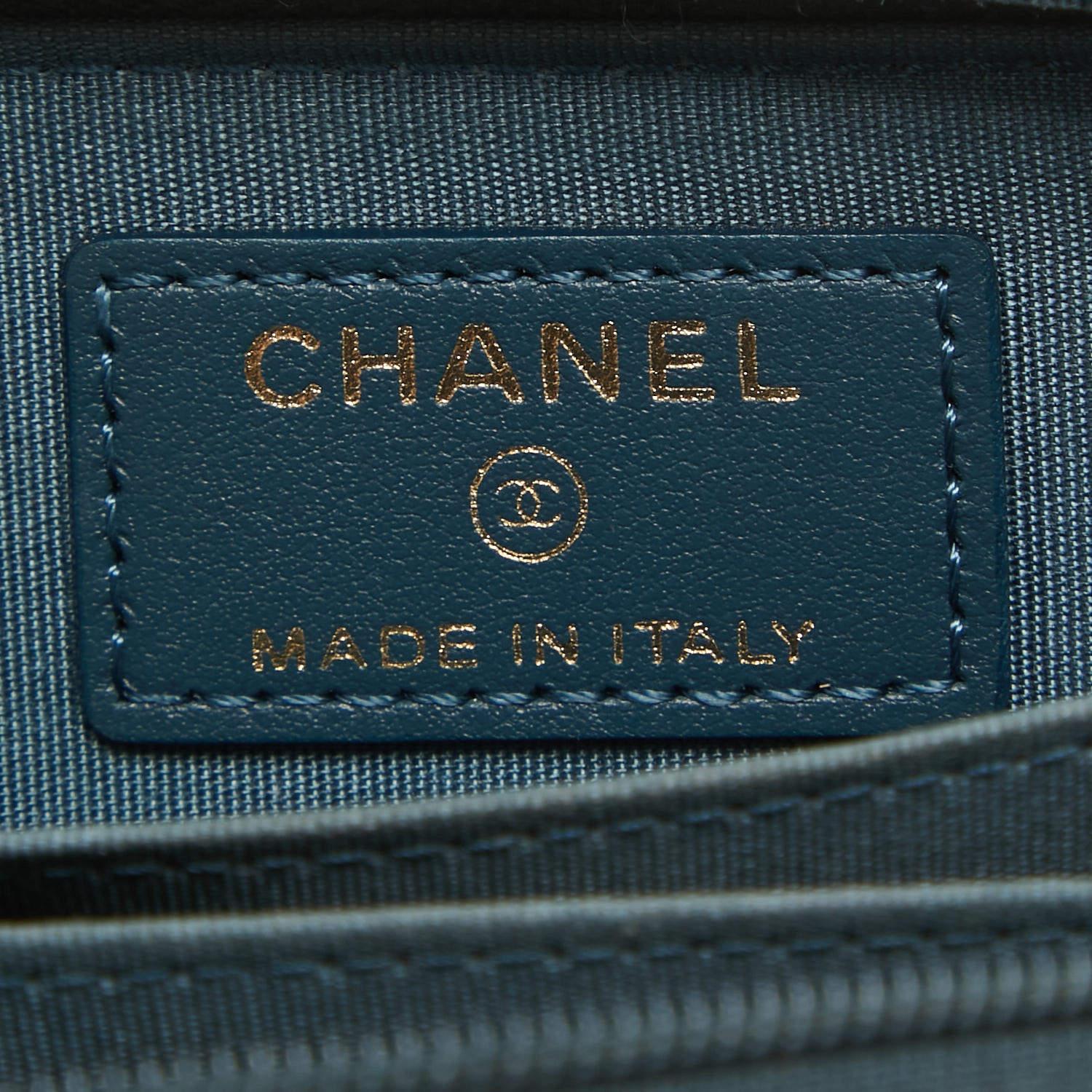 Chanel - Porte-monnaie CC à fermeture éclair en cuir caviar bleu foncé Pour femmes en vente