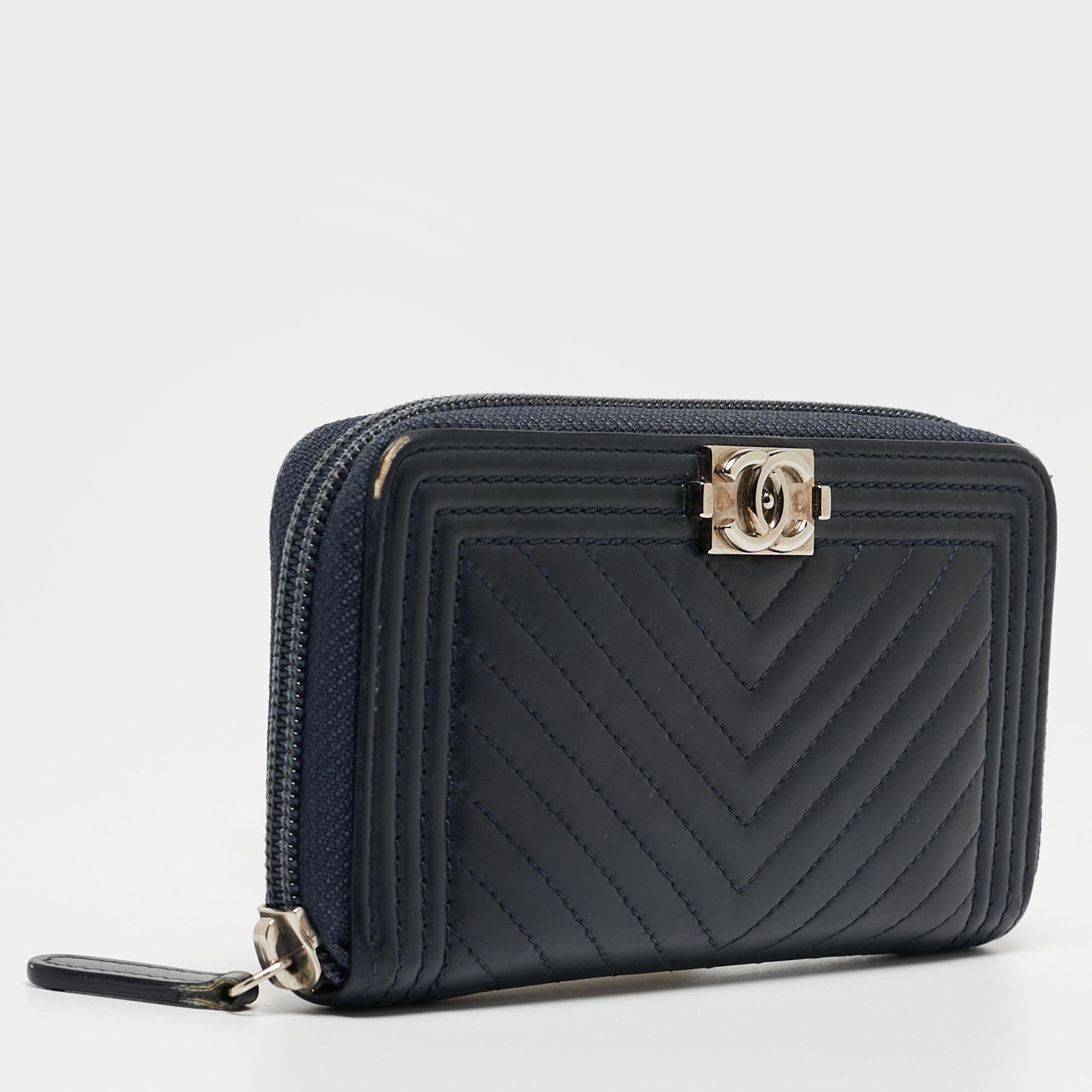 Black Chanel Dark Blue Chevron Leather Boy Zip Around Wallet For Sale