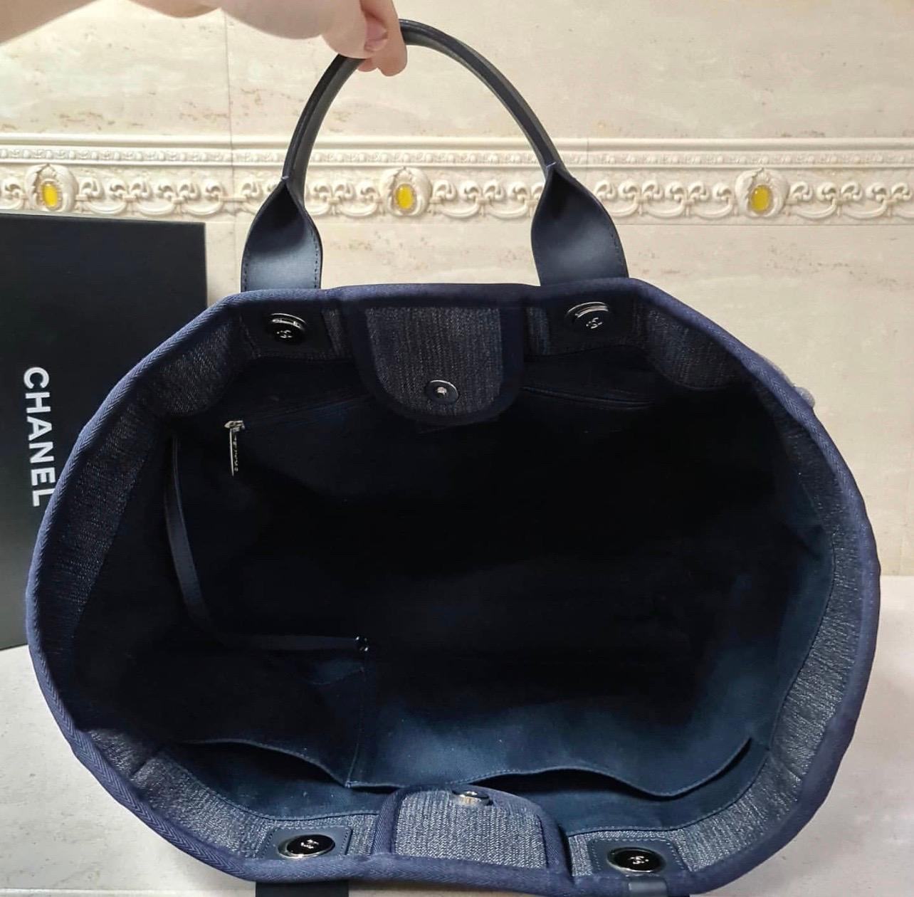 Chanel Dark Blue Denim Deauville Large Tote Bag with Orange Letters  In Excellent Condition In Krakow, PL