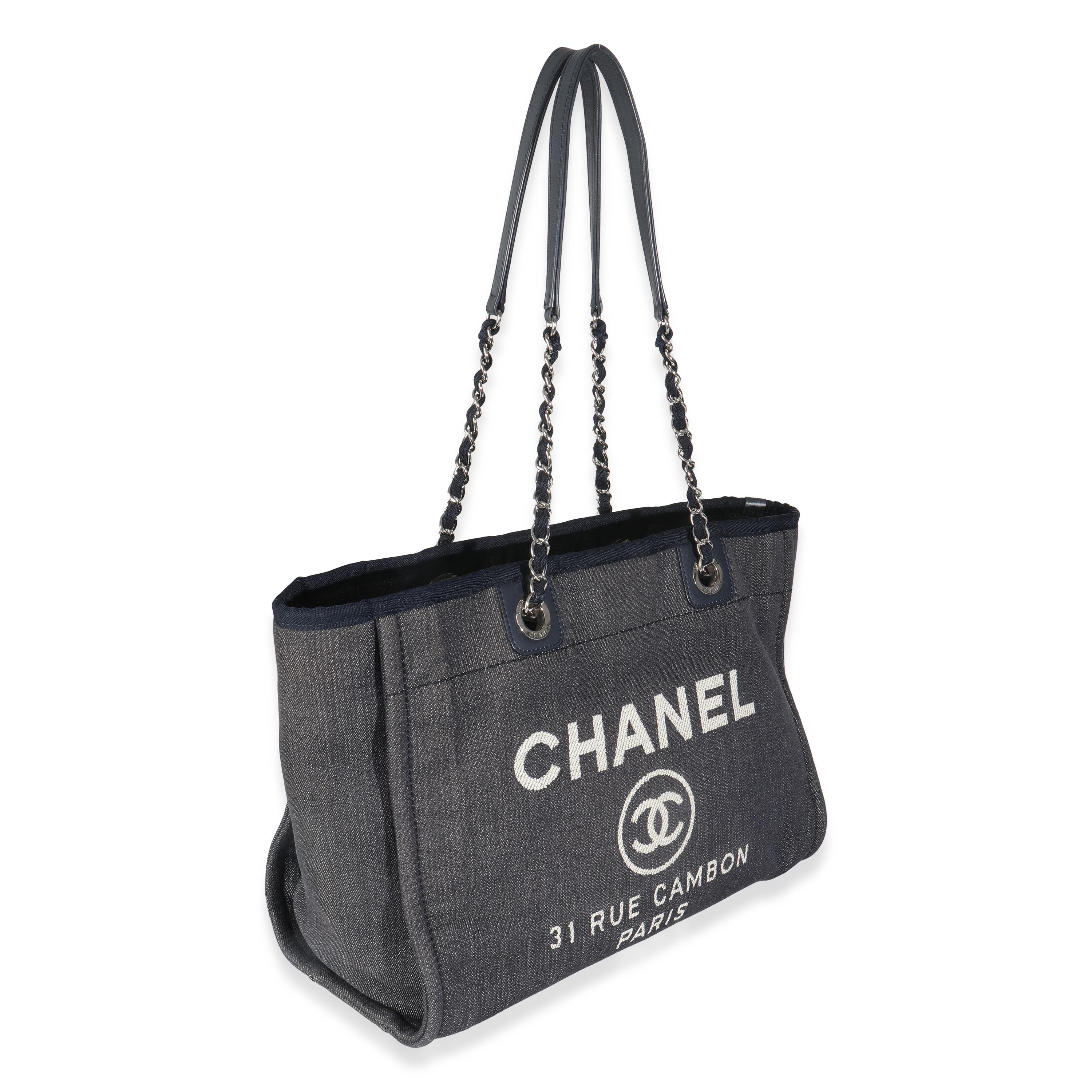 Noir Chanel - Petit sac à main Deauville en denim bleu foncé en vente