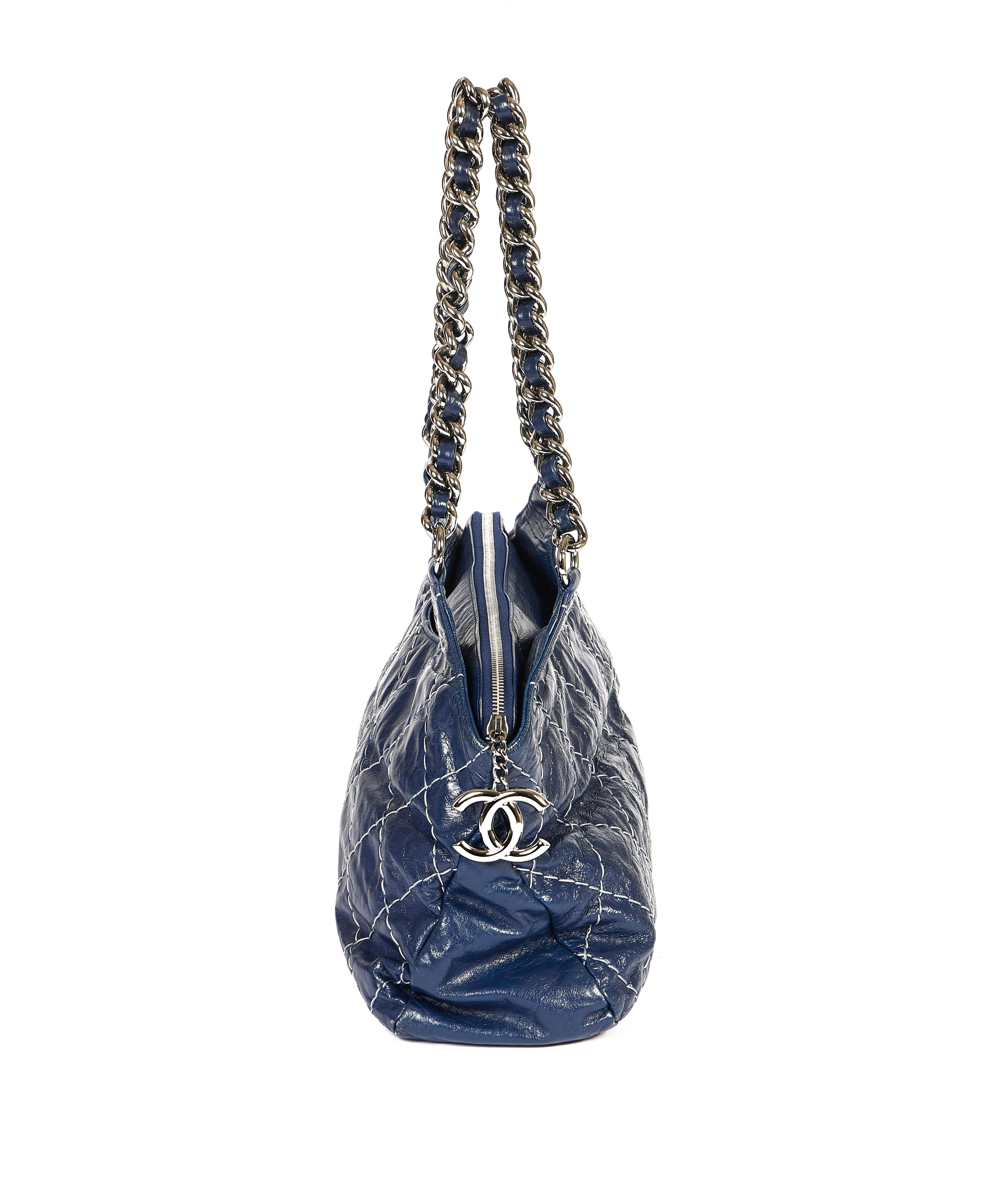 Chanel Dark Blue Distressed Shoulder Bag For Sale 1