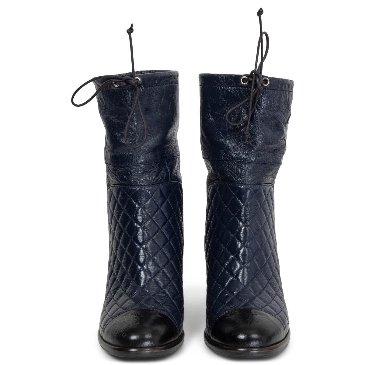 100% authentic Chanel 2018 drawstring mid calf boots in navy blue quilted crumpled calfskin with CC large side logo and black cap toe. Have been worn and are in excellent condition. Rubber sole got added. Come with dust bag.

Measurements
Imprinted