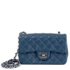 CHANEL Sac à bandoulière CLASSIQUE MINI FLAP en cuir bleu foncé