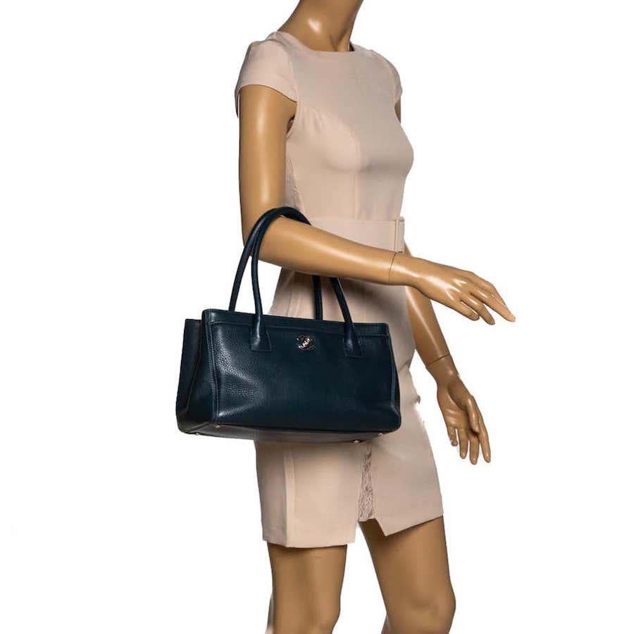 This Cerf Executive tote is another Chanel wonder you must own. Crafted from leather and lined with fabric, this bag is equipped with two rolled handles and protective metal feet at the bottom. It has the iconic interlocking CC lock on the front for