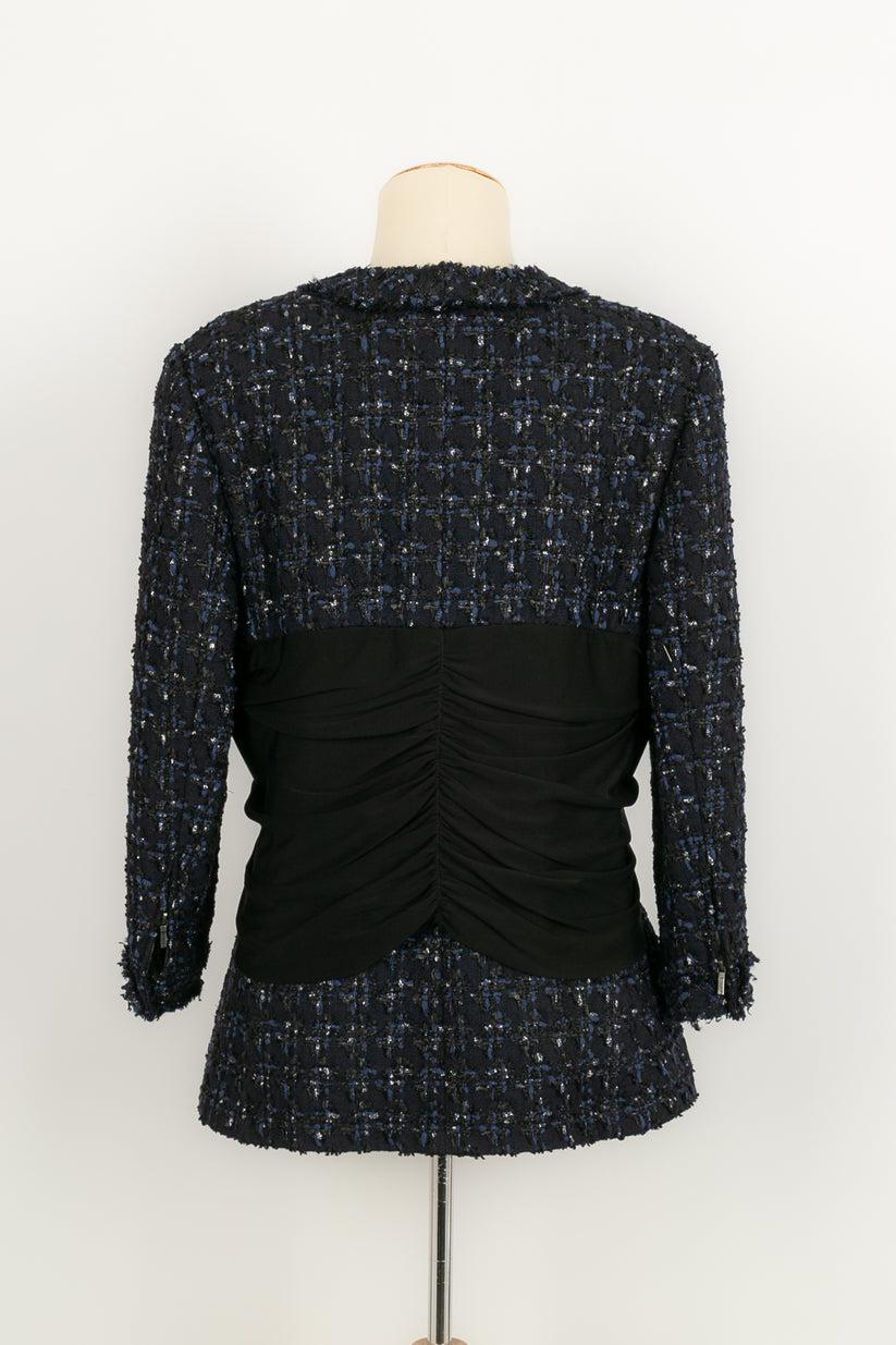 Chanel Dark Blue Tweed Jacket with Silk Lining In Excellent Condition For Sale In SAINT-OUEN-SUR-SEINE, FR