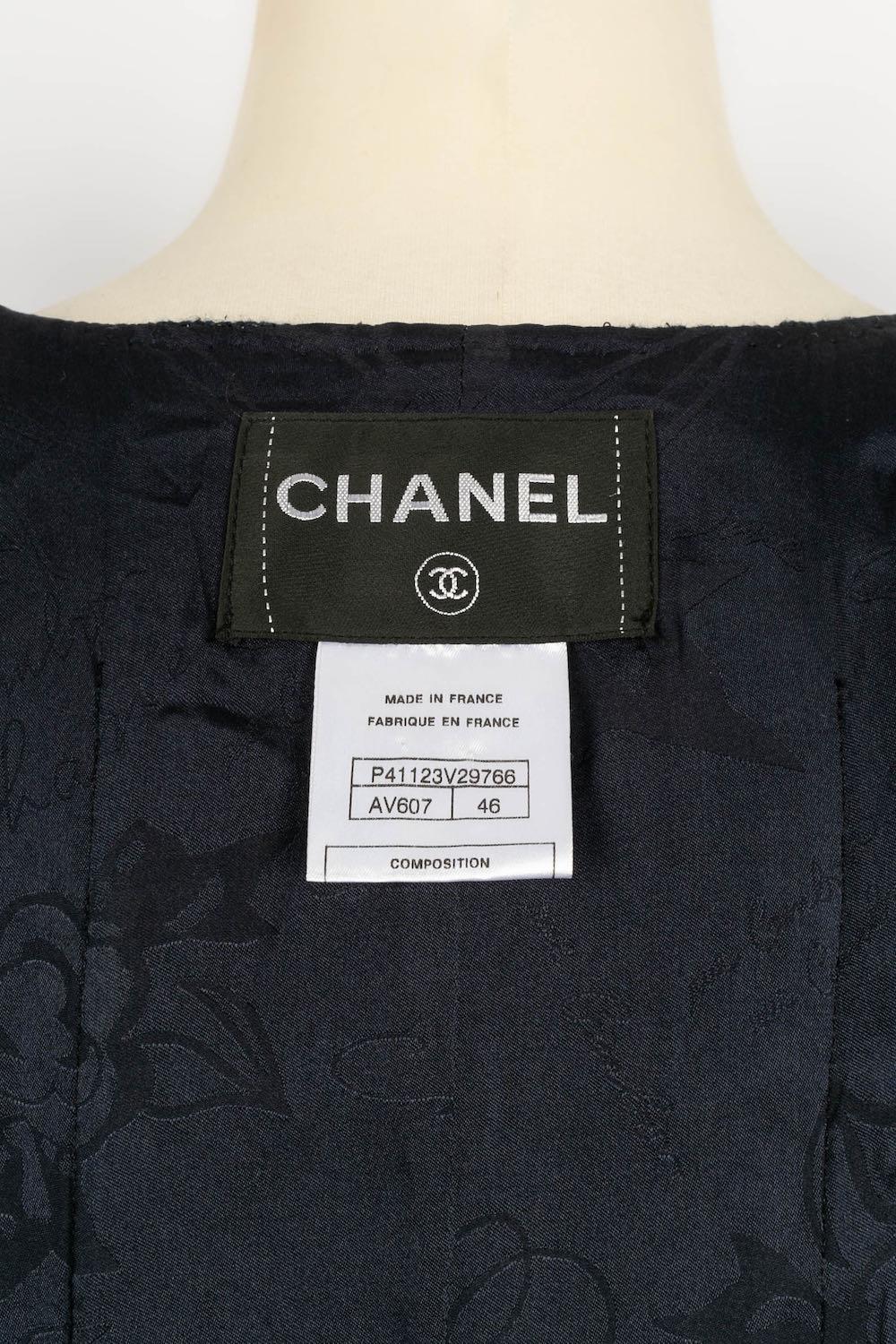 Chanel Dark Blue Tweed Jacket with Wool Trim For Sale 6