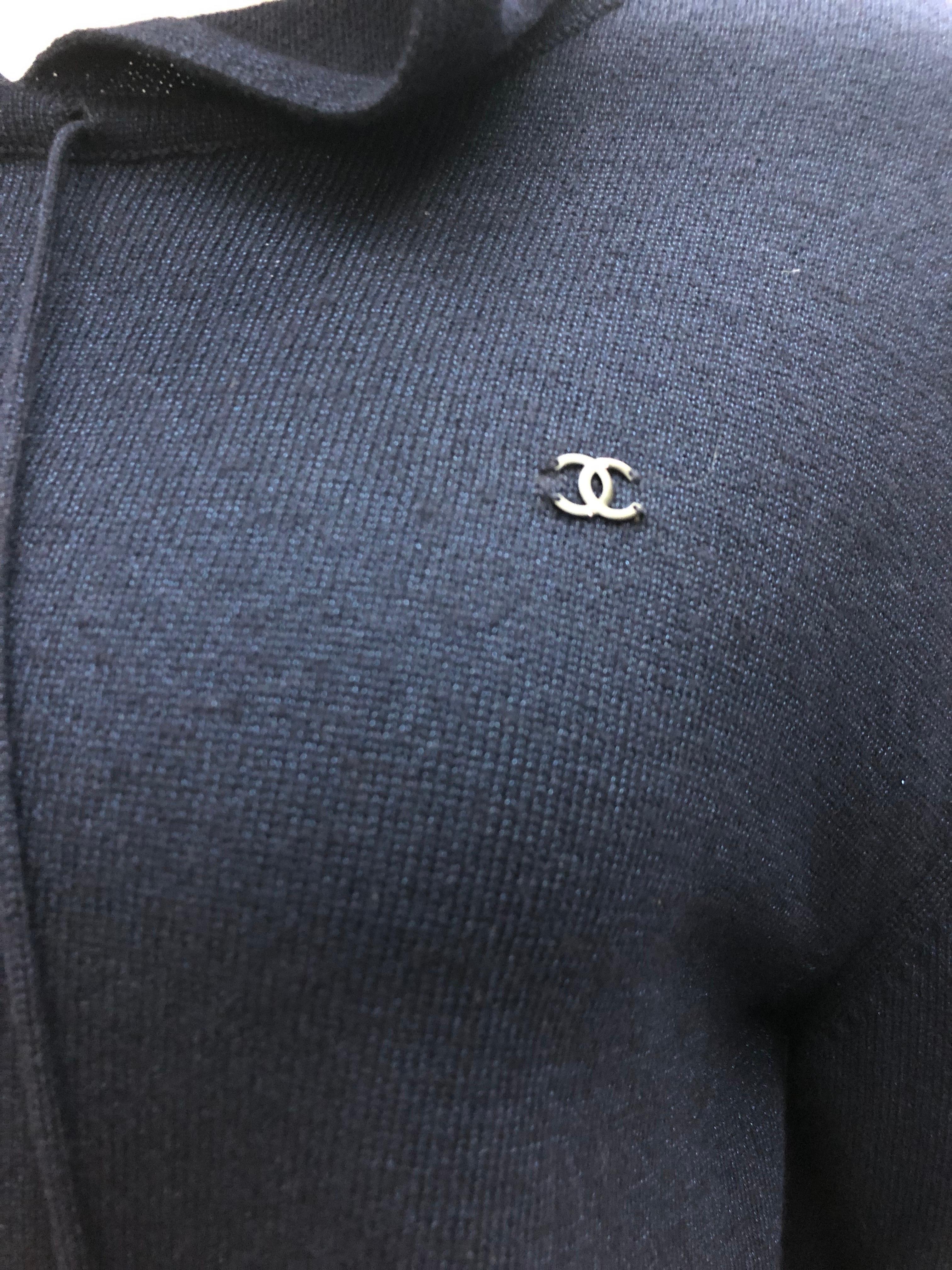 - This causal chic dark blue Chanel wool and cashmere mixed sweater from 1998 collection. 

- Featuring a drawstring hoodie and silver hardware CC. 

- Size 44. 