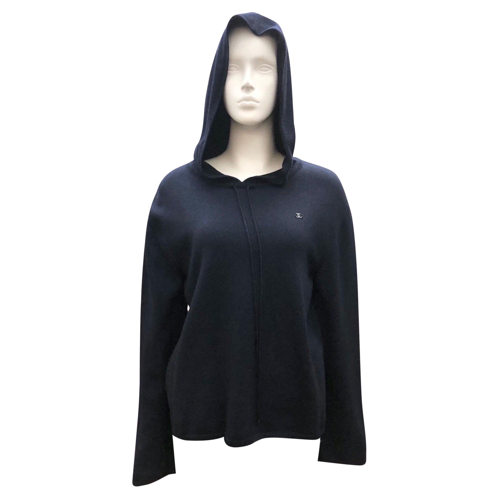 Women's or Men's Chanel dark blue wool and cashmere hoodie sweater For Sale