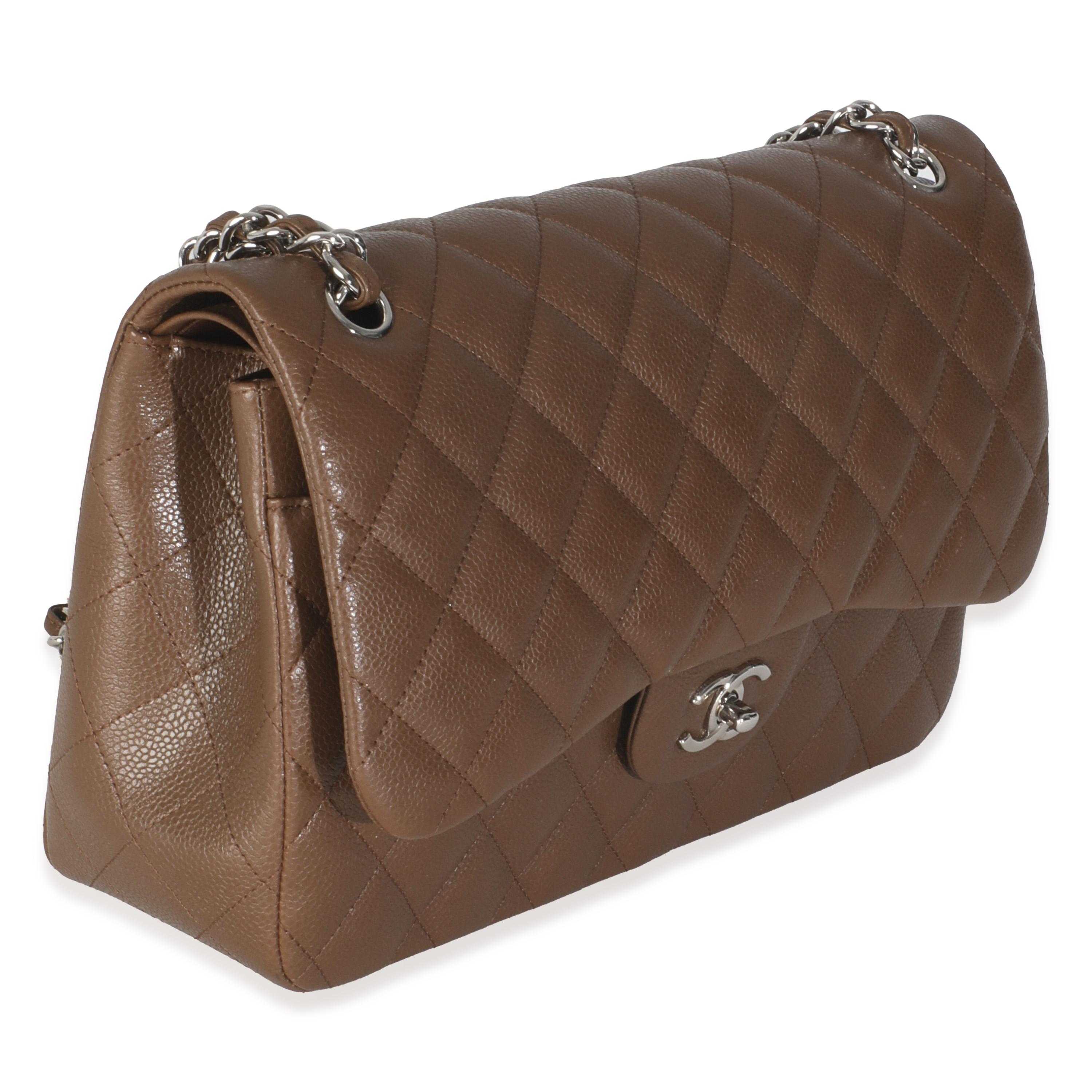 Chanel Caviar Acolchado Marrón Oscuro Bolso Jumbo Doble Solapa en Excelente estado para la venta en New York, NY