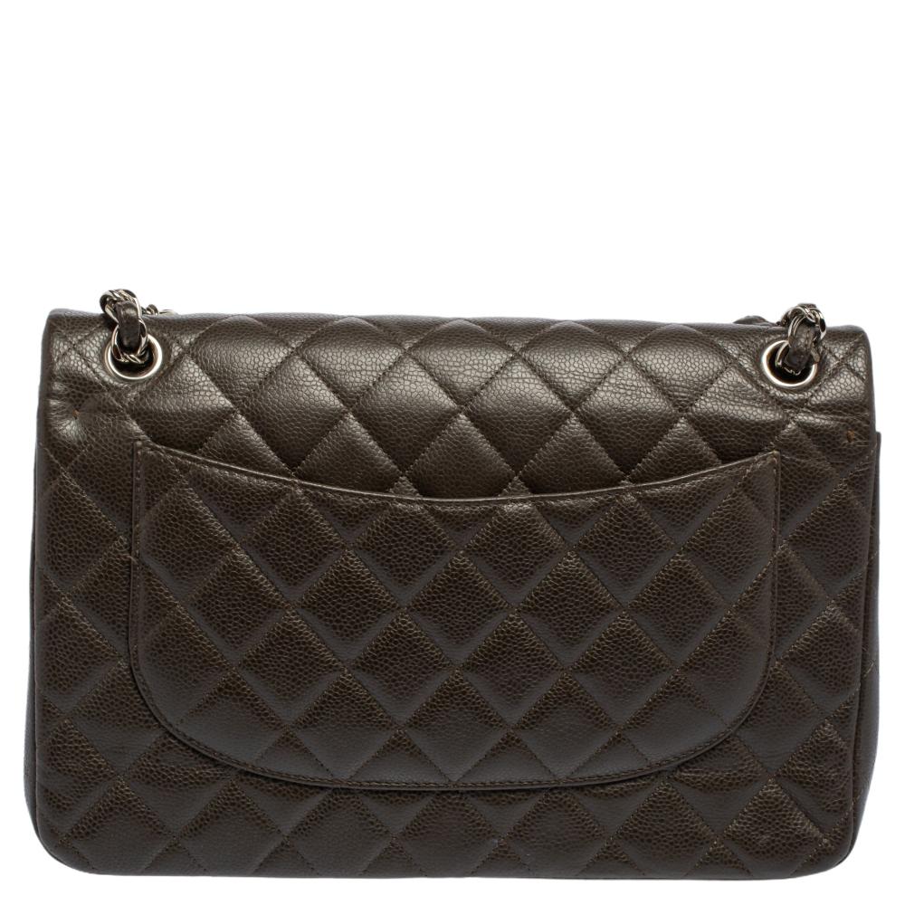 We are in utter awe of this flap bag from Chanel as it is appealing in a surreal way. Exquisitely crafted from Caviar leather in the quilt design, it bears their signature label on the leather interior and the iconic CC turn-lock on the flap. The