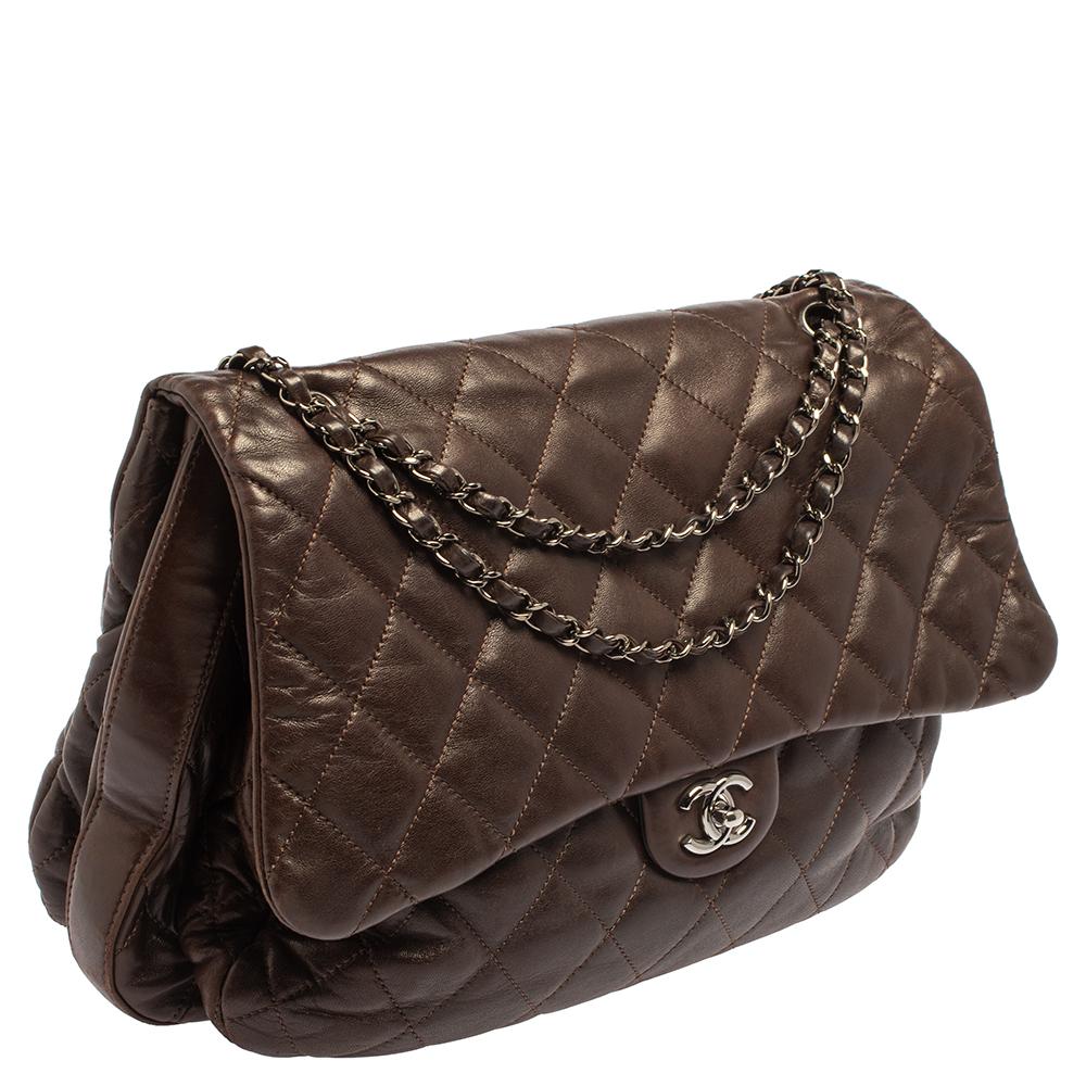 Chanel Dunkelbraun Gestepptes Leder Maxi 3 Akkordeon Klappe Tasche im Zustand „Relativ gut“ in Dubai, Al Qouz 2