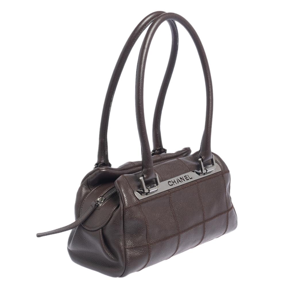 Chanel Dunkelbraun Quadrat Stepp Kaviar Leder LAX Bowler Tasche im Zustand „Gut“ in Dubai, Al Qouz 2