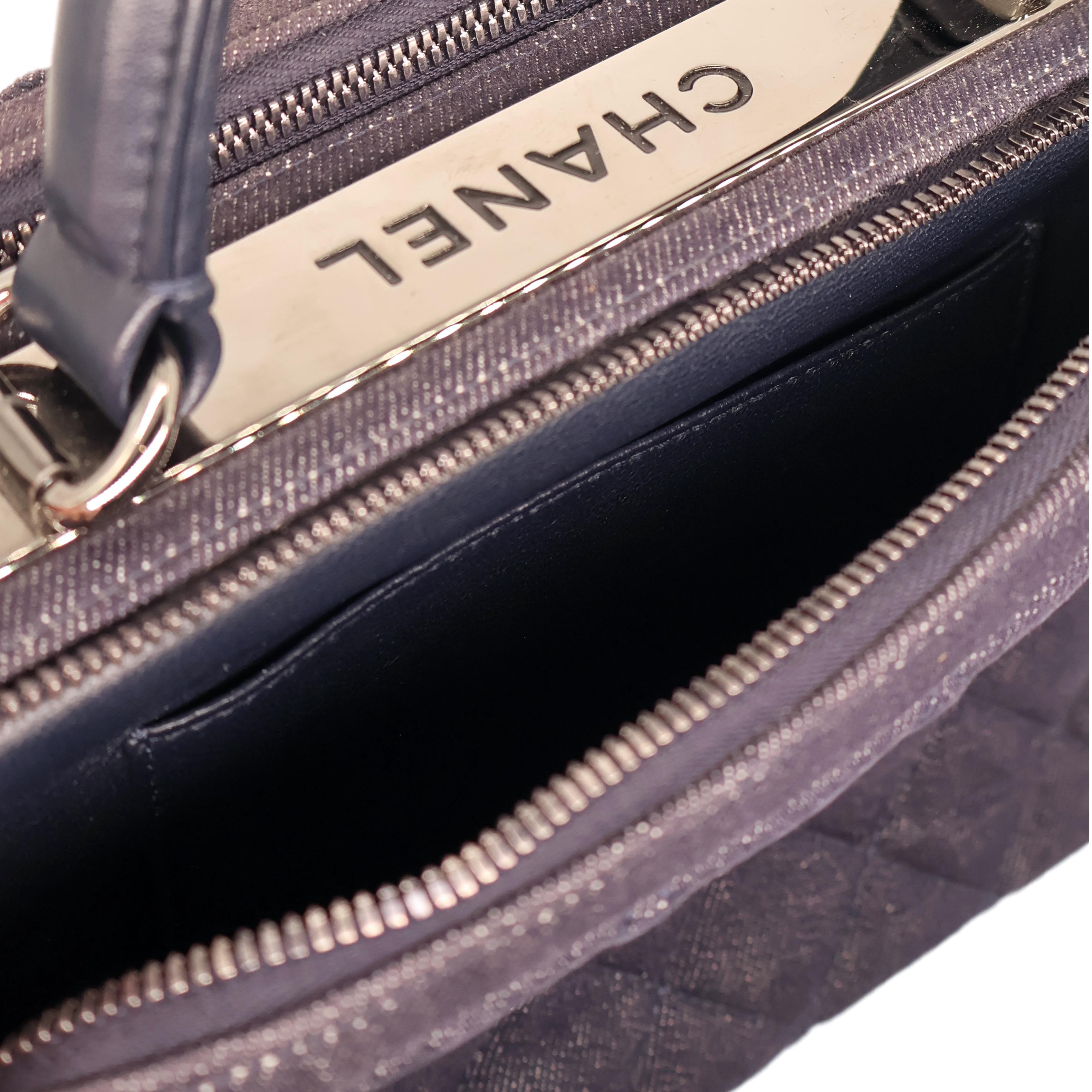 Chanel Borsa Bowler media trapuntata trendy a due vie in denim scuro, 2015 - 2016. in vendita 7