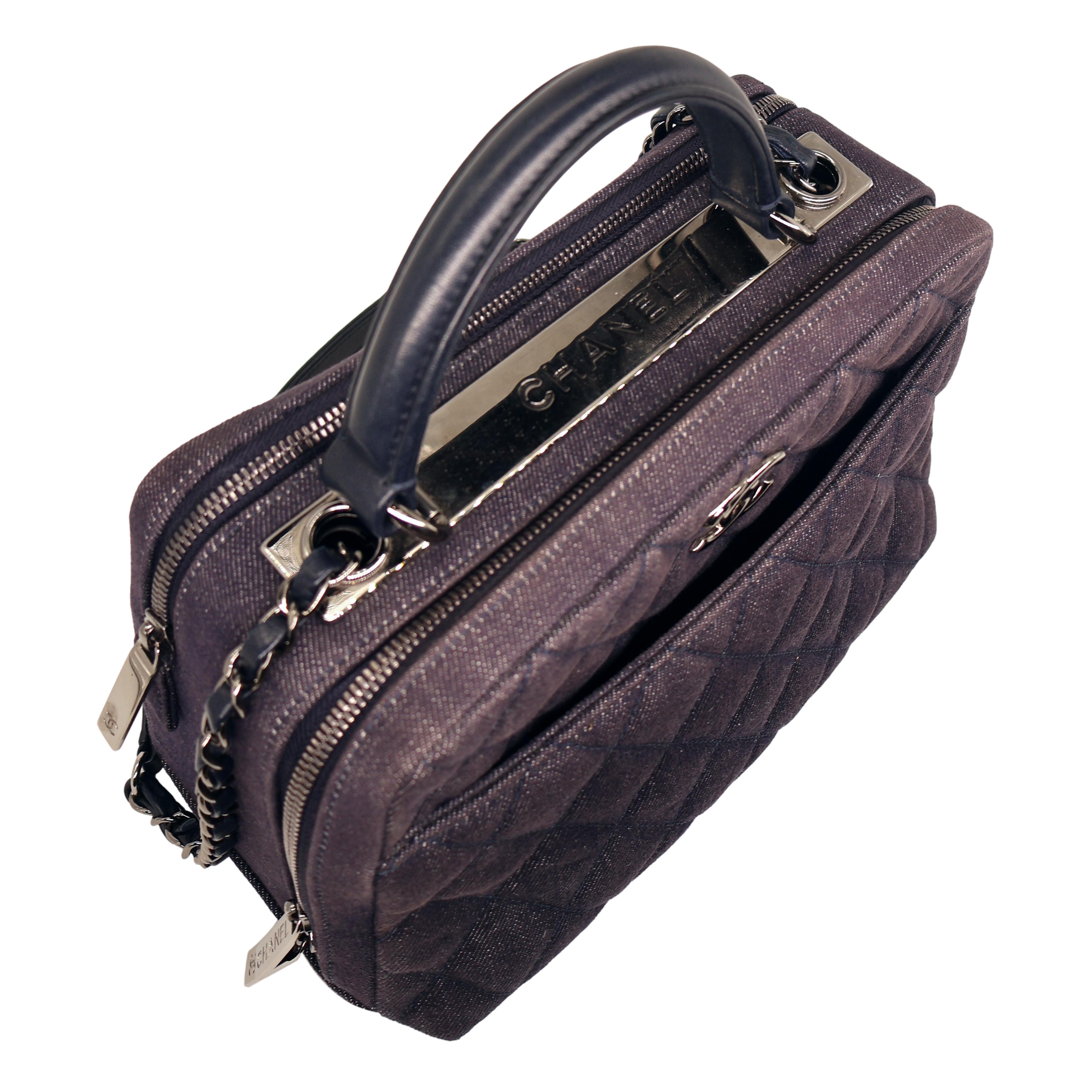 Chanel Borsa Bowler media trapuntata trendy a due vie in denim scuro, 2015 - 2016. in vendita 2