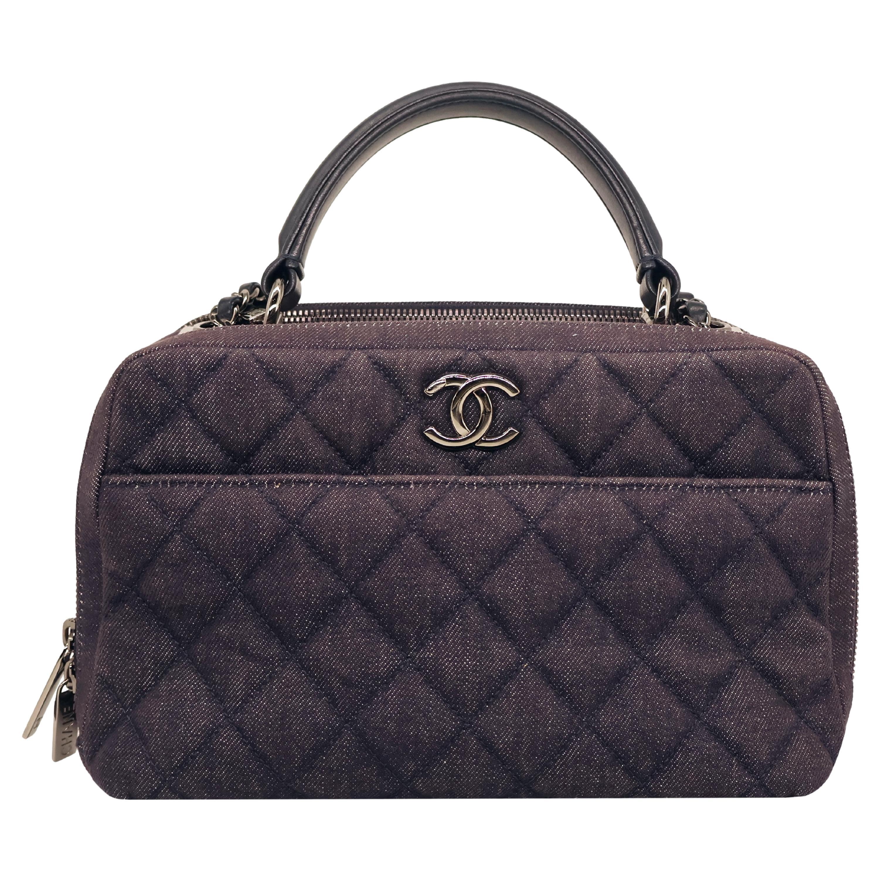 Chanel Borsa Bowler media trapuntata trendy a due vie in denim scuro, 2015 - 2016. in vendita