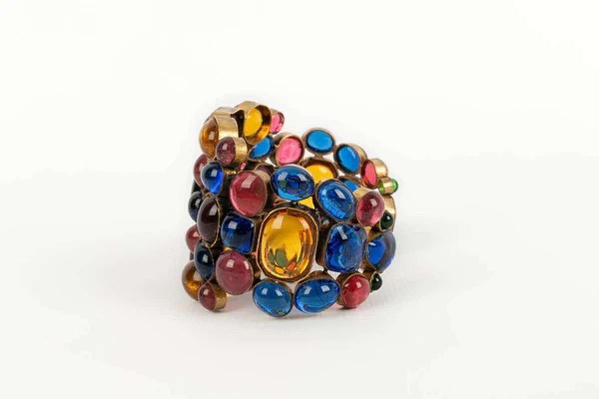 Chanel - (Made in France) Dark gold metal and multicolored glass paste bracelet.

Additional information:
Dimensions: Circumference: 14 cm 
Opening: 2.5 cm
Condition: Very good condition
Seller Ref number: BRAB81