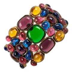 Chanel Pulsera de metal dorado oscuro y pasta de vidrio multicolor