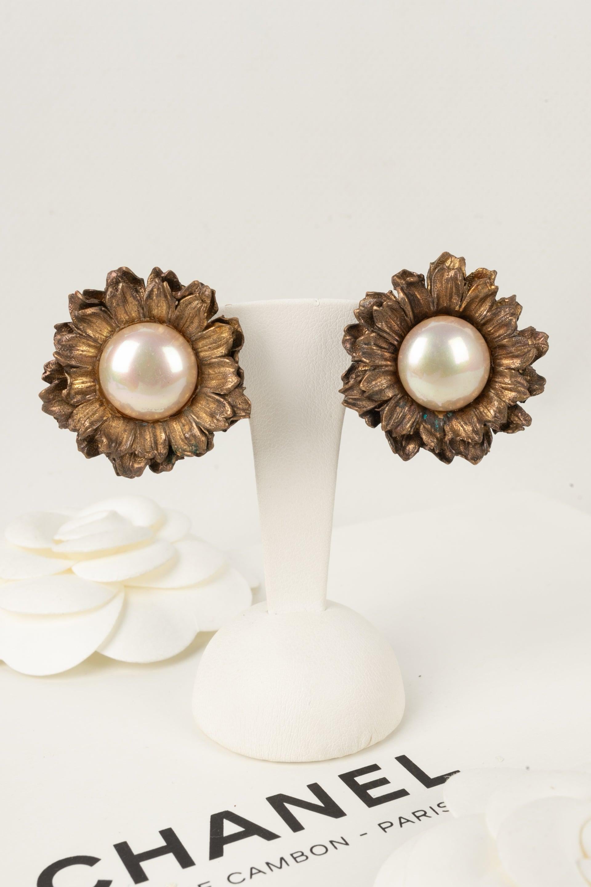 Chanel Dark Golden Metal Earrings with Costume Pearly Cabochons For Sale 3