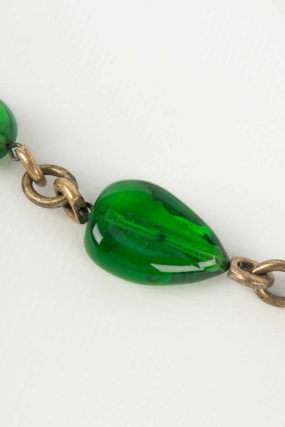 Chanel Collar de metal dorado oscuro con perlas de vidrio verdes Alta Costura en venta 2