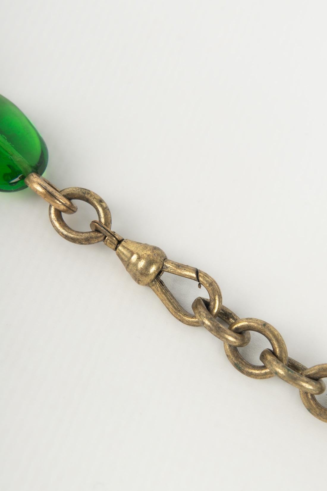 Chanel Collar de metal dorado oscuro con perlas de vidrio verdes Alta Costura en venta 3