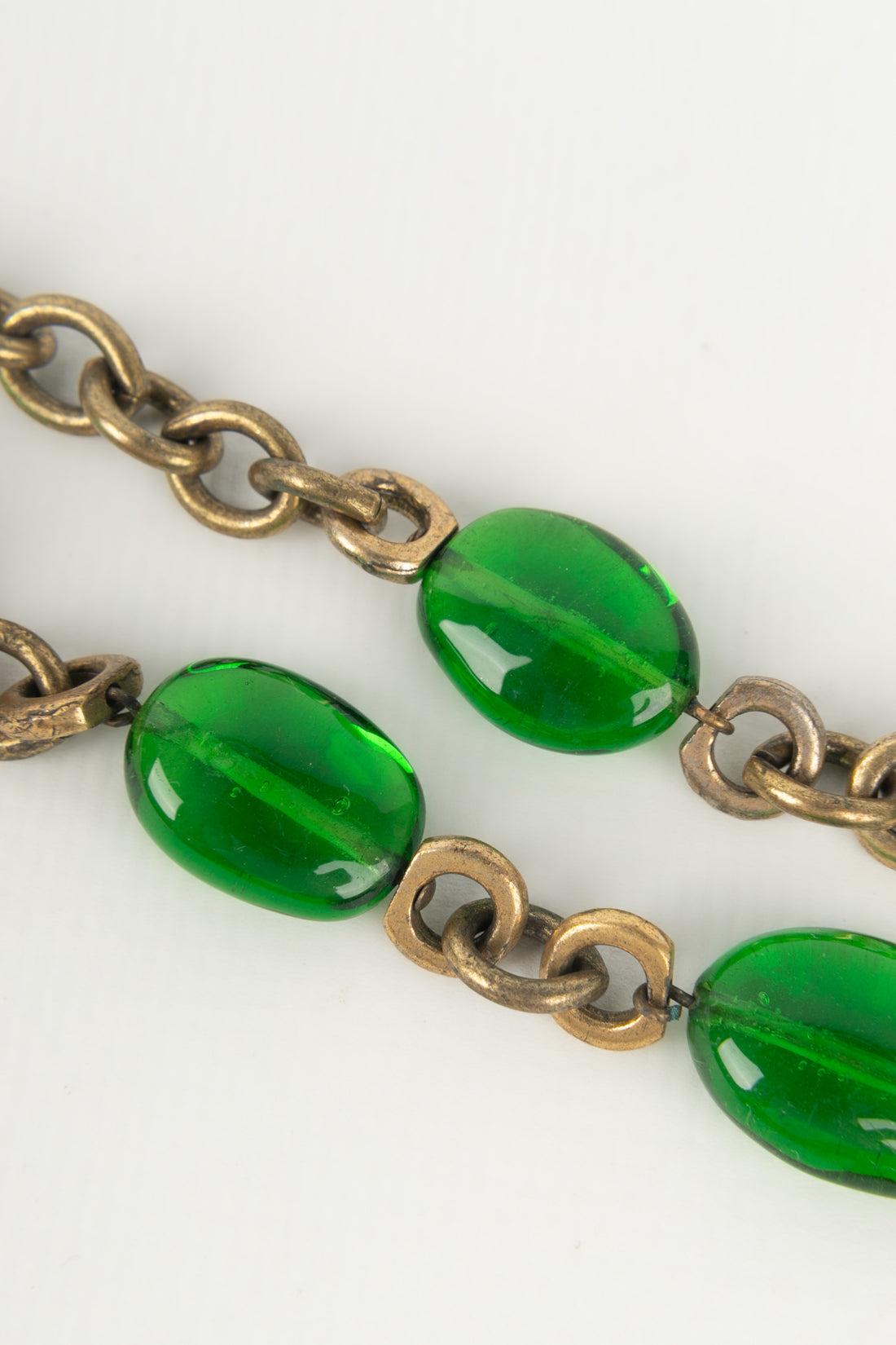 Chanel Collar de metal dorado oscuro con perlas de vidrio verdes Alta Costura en venta 4