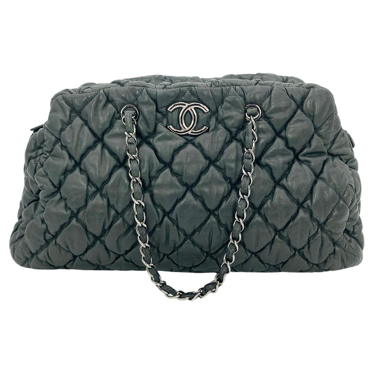 Chanel Bolsa de hombro de piel acolchada gris oscuro Tote
