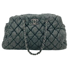Chanel Bolsa de hombro de piel acolchada gris oscuro Tote