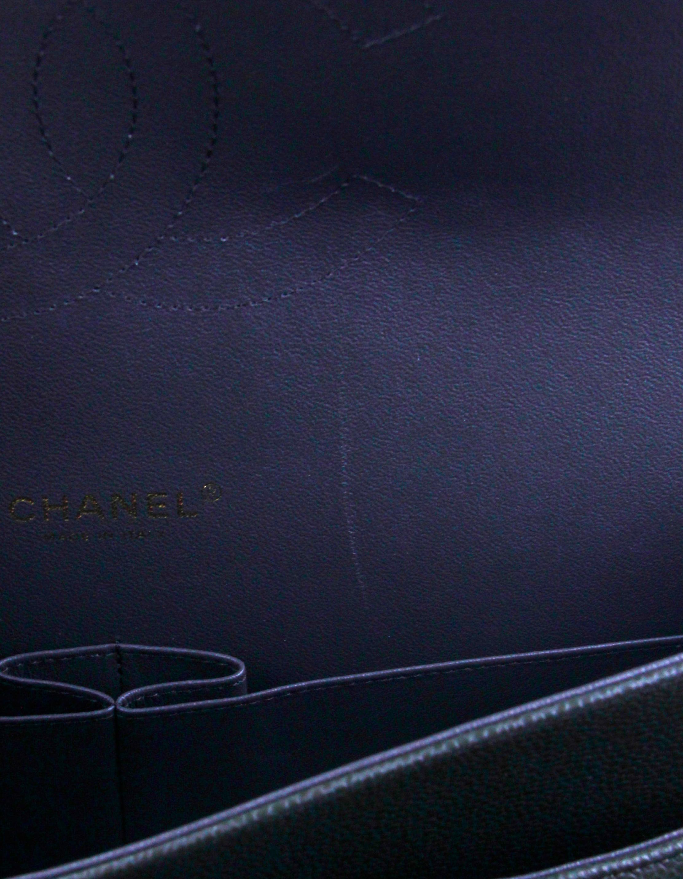 Chanel - Sac Maxi à double rabat en cuir texturé vert foncé en vente 5