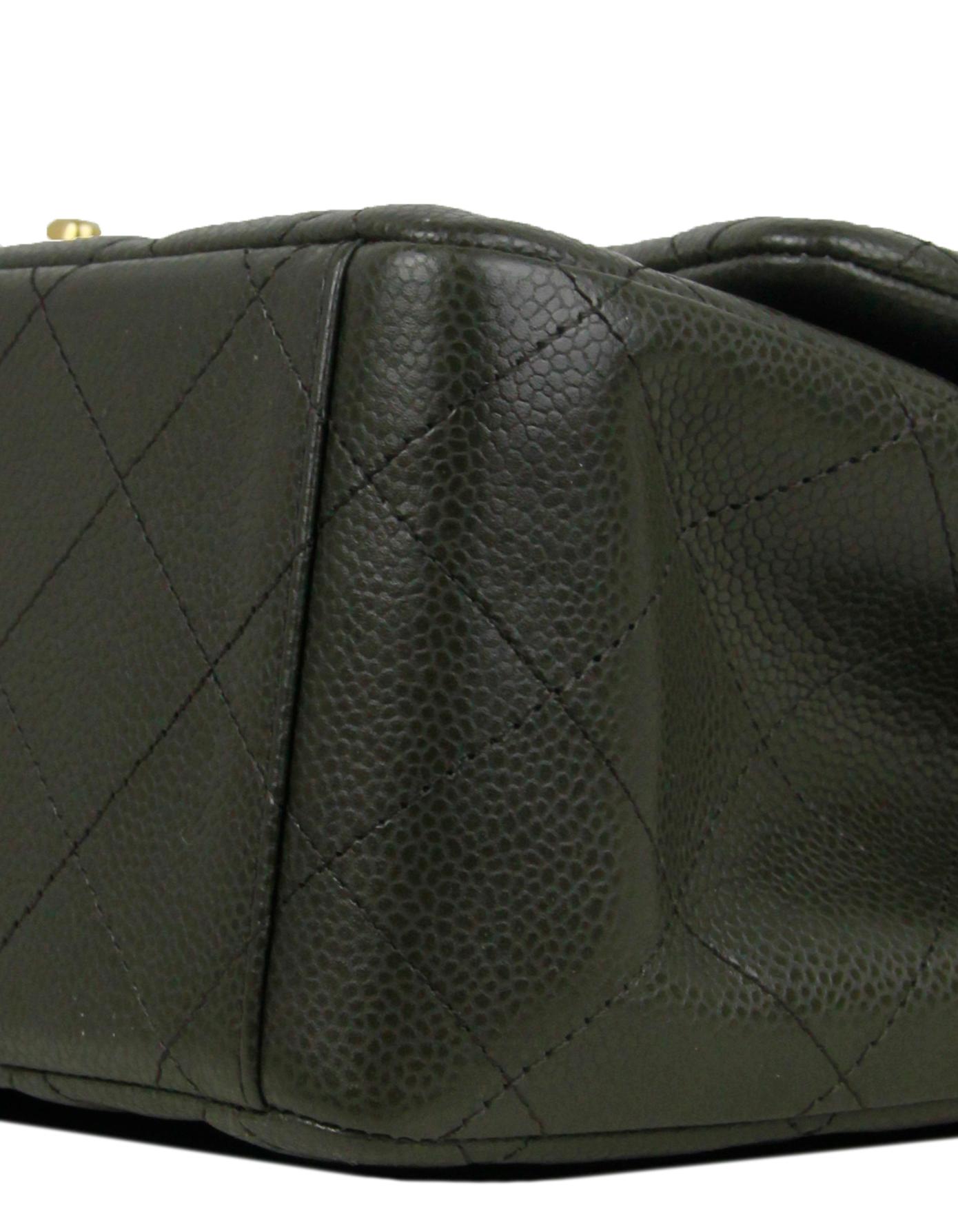 Chanel - Sac Maxi à double rabat en cuir texturé vert foncé en vente 1