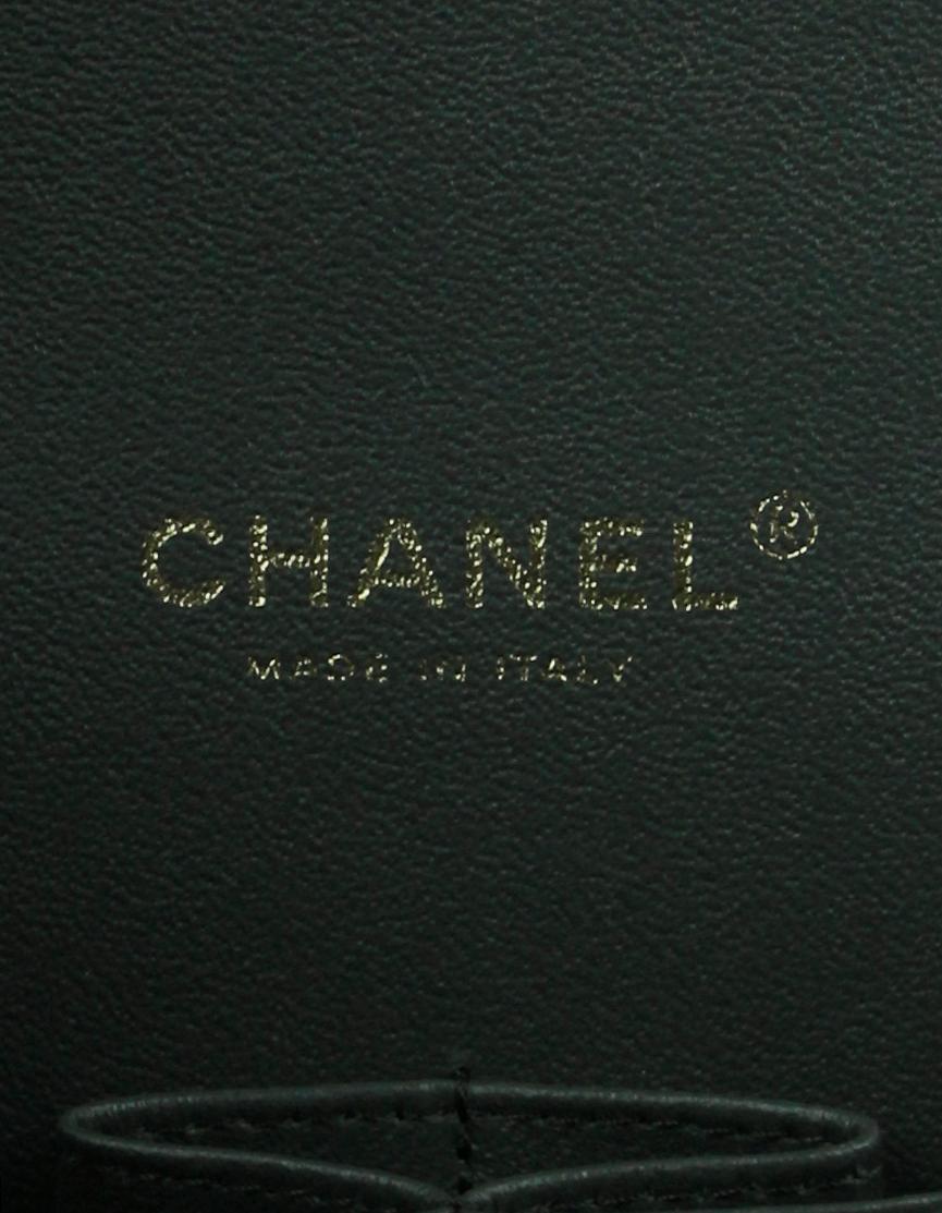 Chanel - Sac Maxi à double rabat en cuir texturé vert foncé en vente 2