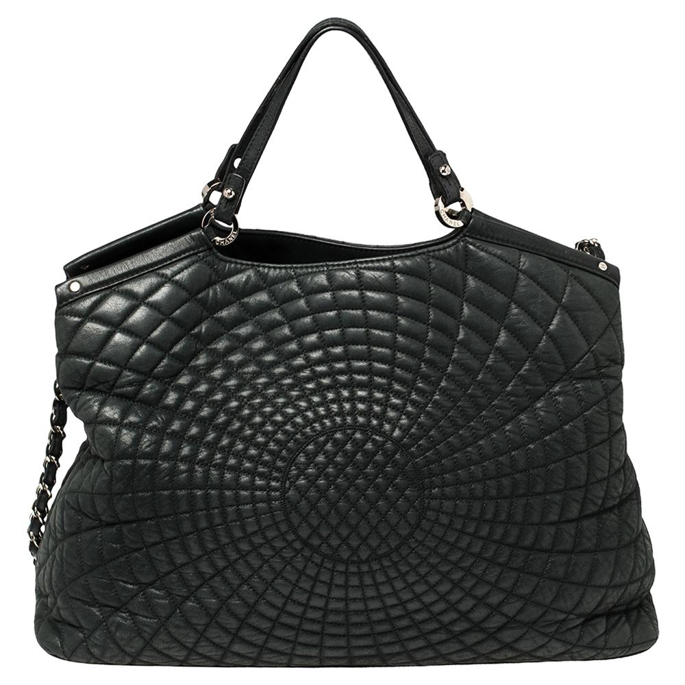 The Sea Hit tote by Chanel brings a spacious quality and signature elments for a luxe finish. The bag is crafted using leather and it has a beautifully-quilted exterior with the CC logo perched on the front. The bag is lined with fabric and held by