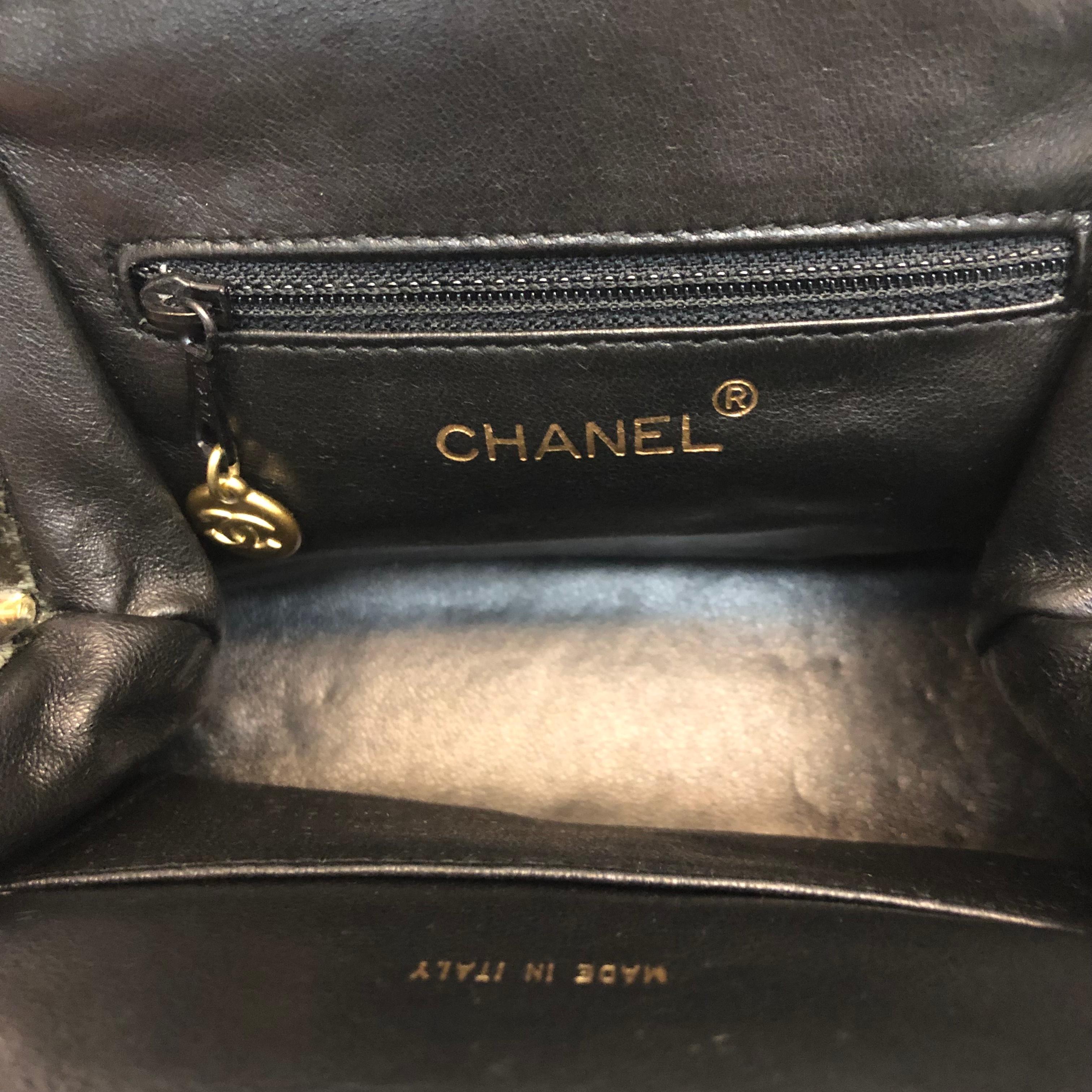 Women's or Men's Chanel Dark Green Velvet Purse Handbag For Sale