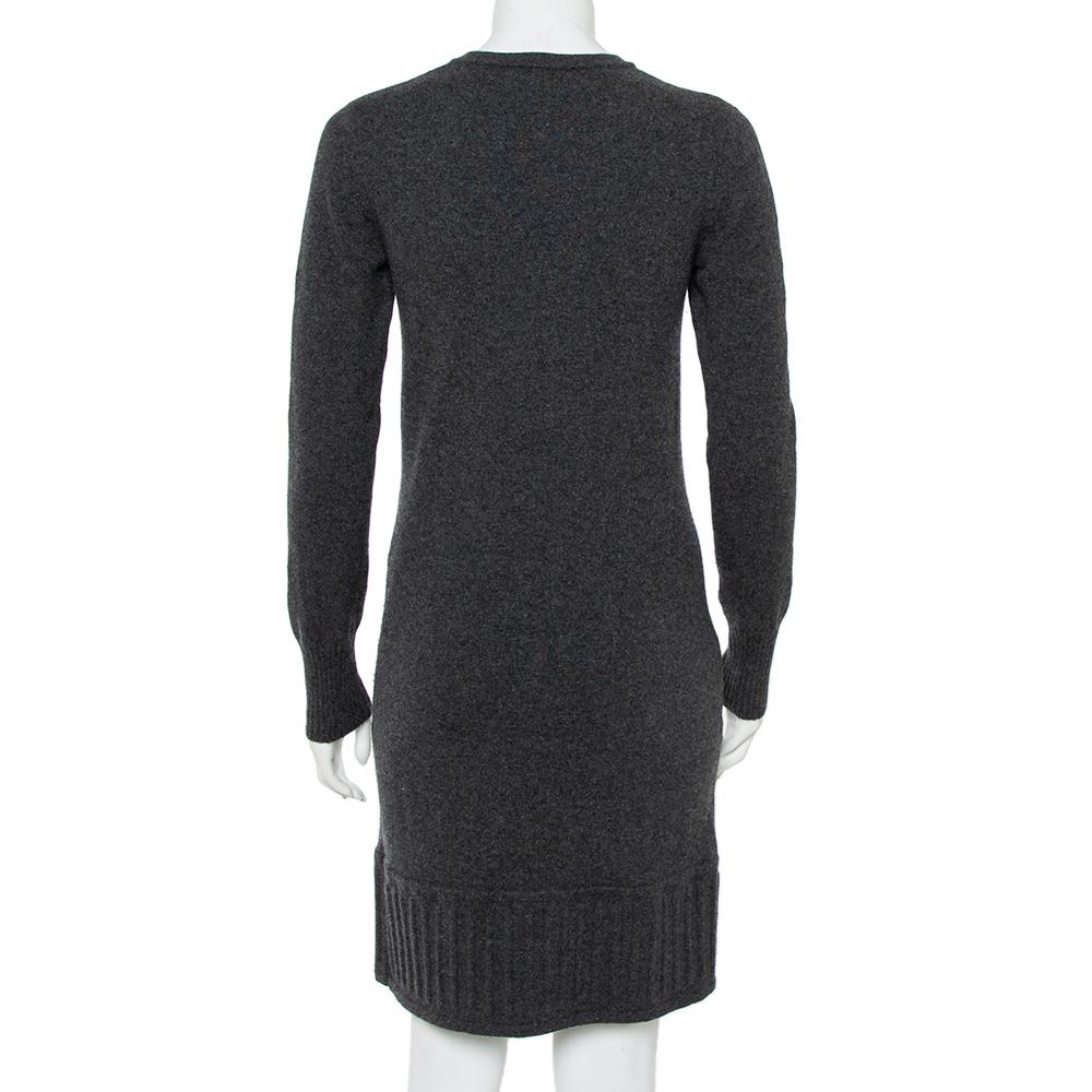 This Chanel dress is a perfect style choice and will lend a refined look. Team this alluring grey dress with a pair of pumps and a tote bag to make a modern style statement. Designed from cashmere, this dress beautifully be cinched with a statement