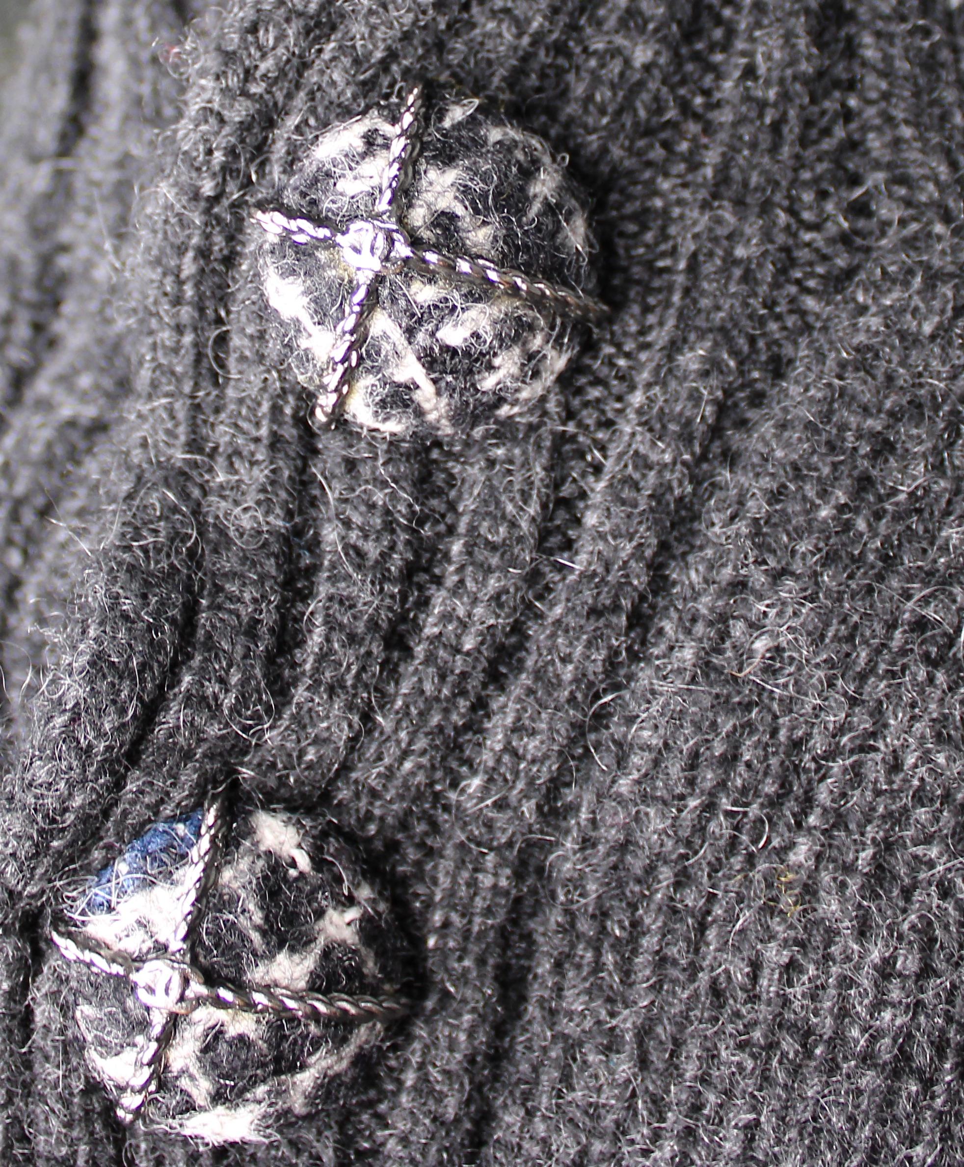 Chanel - Robe à col roulé en cachemire gris foncé et manches cages circa 2007 Bon état - En vente à Scottsdale, AZ