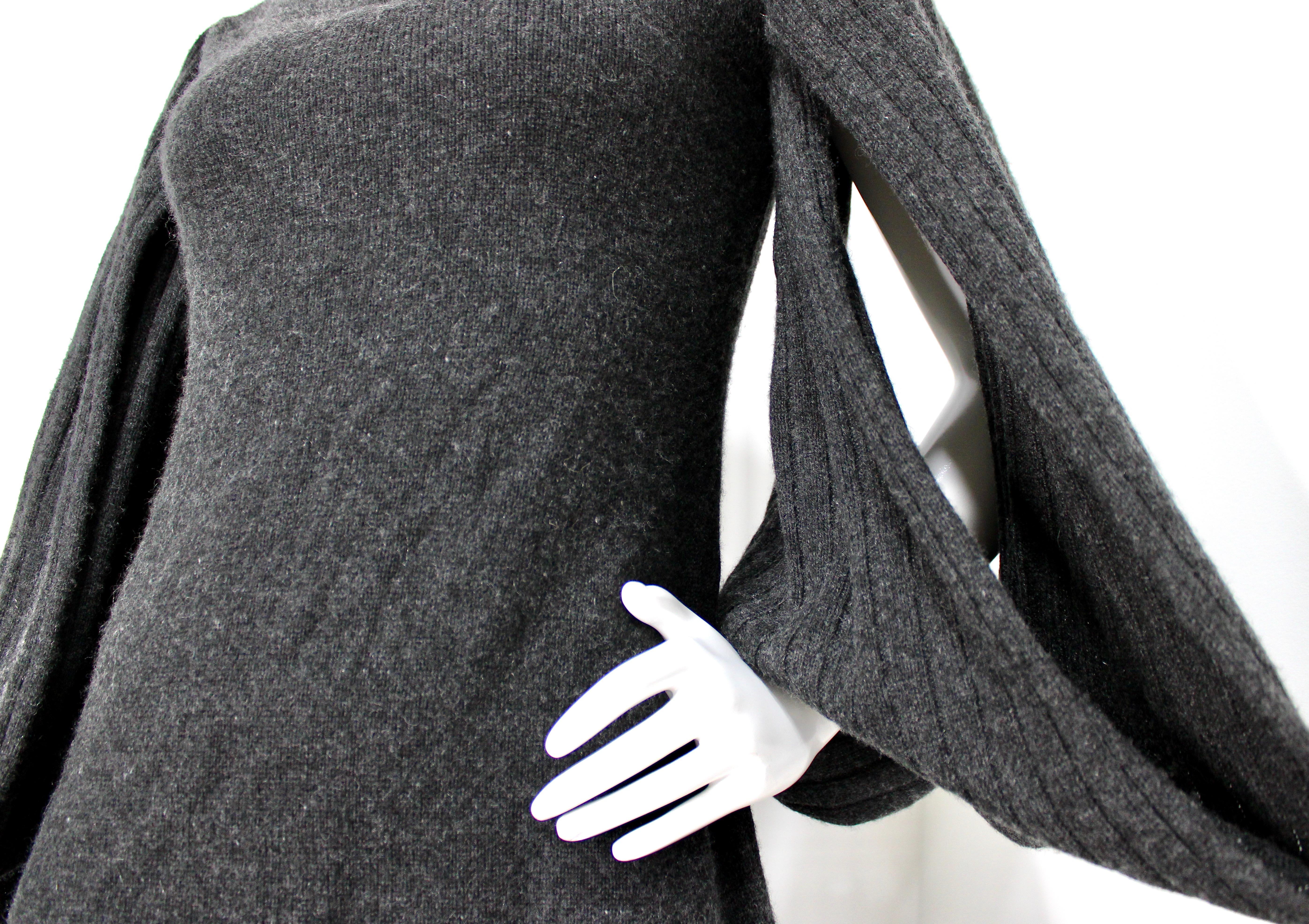 Chanel - Robe à col roulé en cachemire gris foncé et manches cages circa 2007 en vente 2