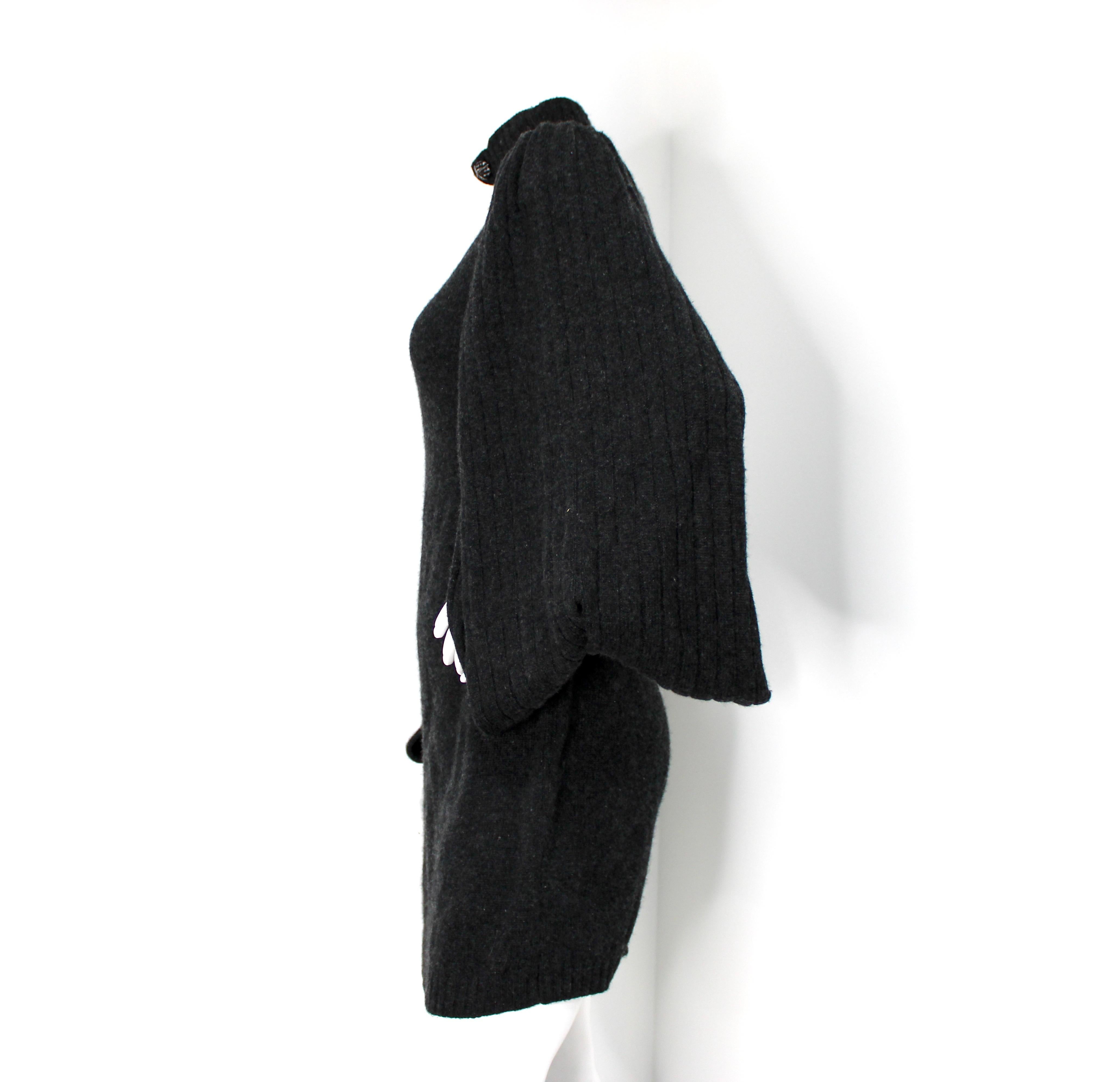 Chanel - Robe à col roulé en cachemire gris foncé et manches cages circa 2007 en vente 3