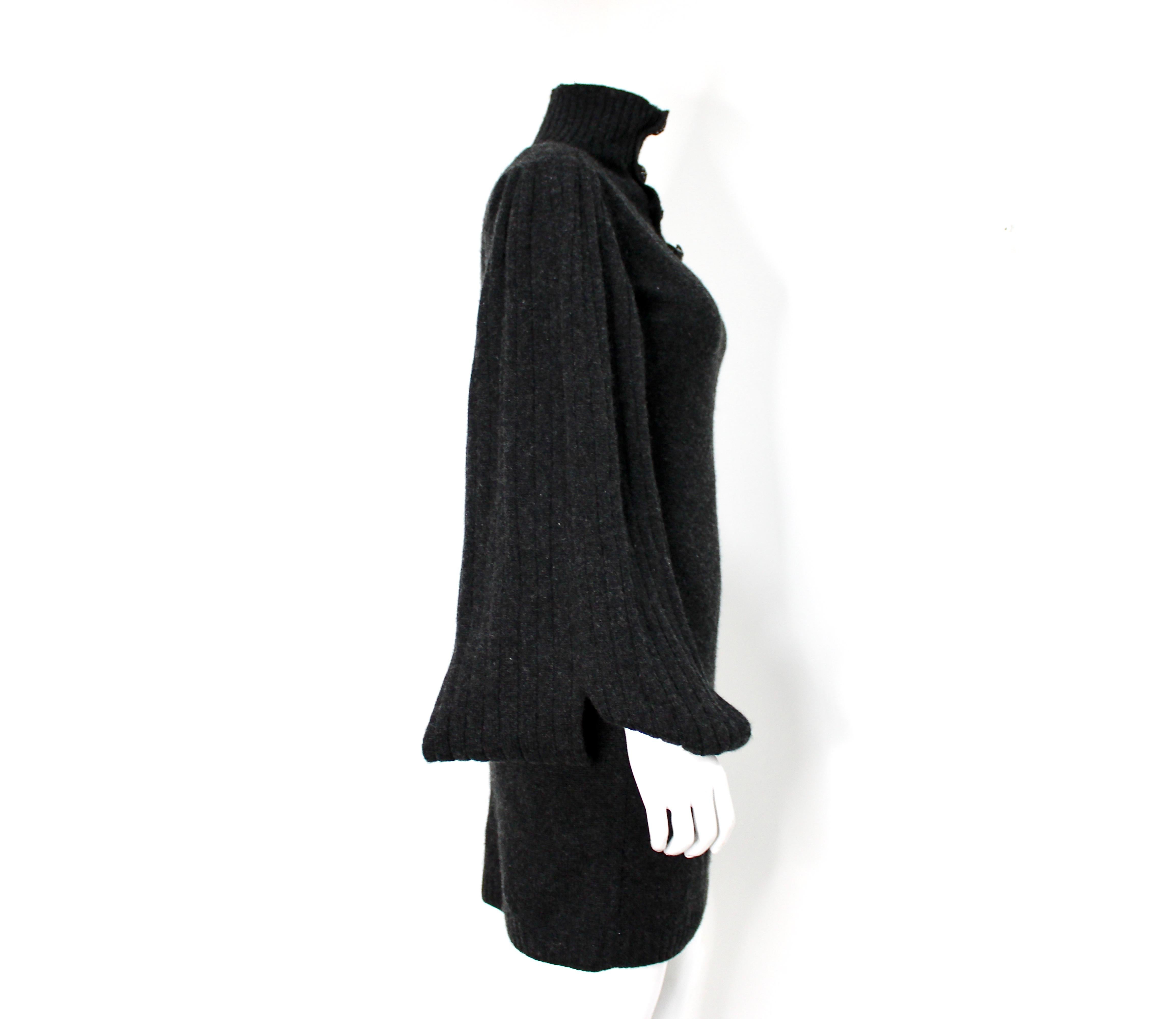 Chanel - Robe à col roulé en cachemire gris foncé et manches cages circa 2007 en vente 4