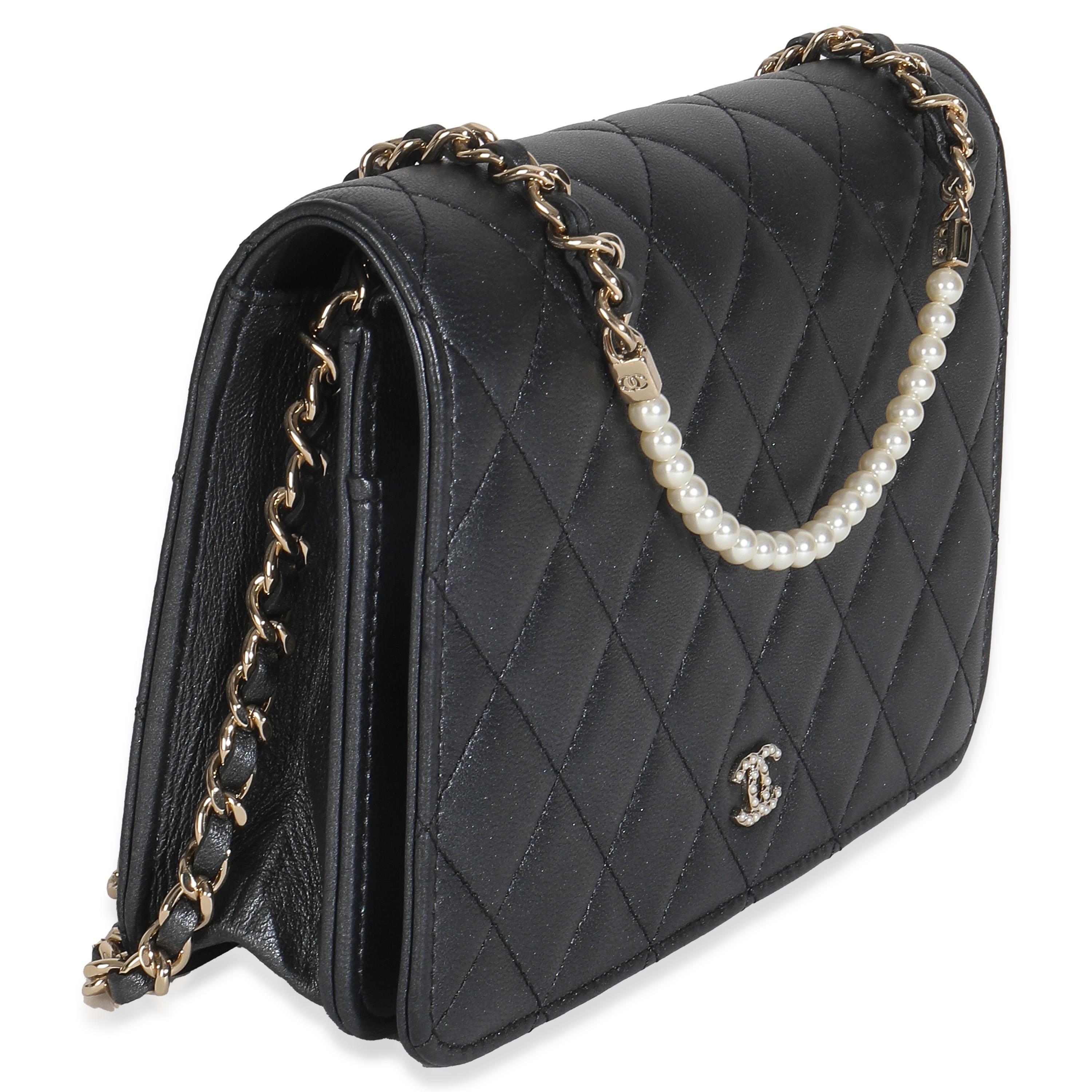 Nero Chanel Dark Grey Iridescent Quilted Lambskin Pearl Wallet On Chain in vendita