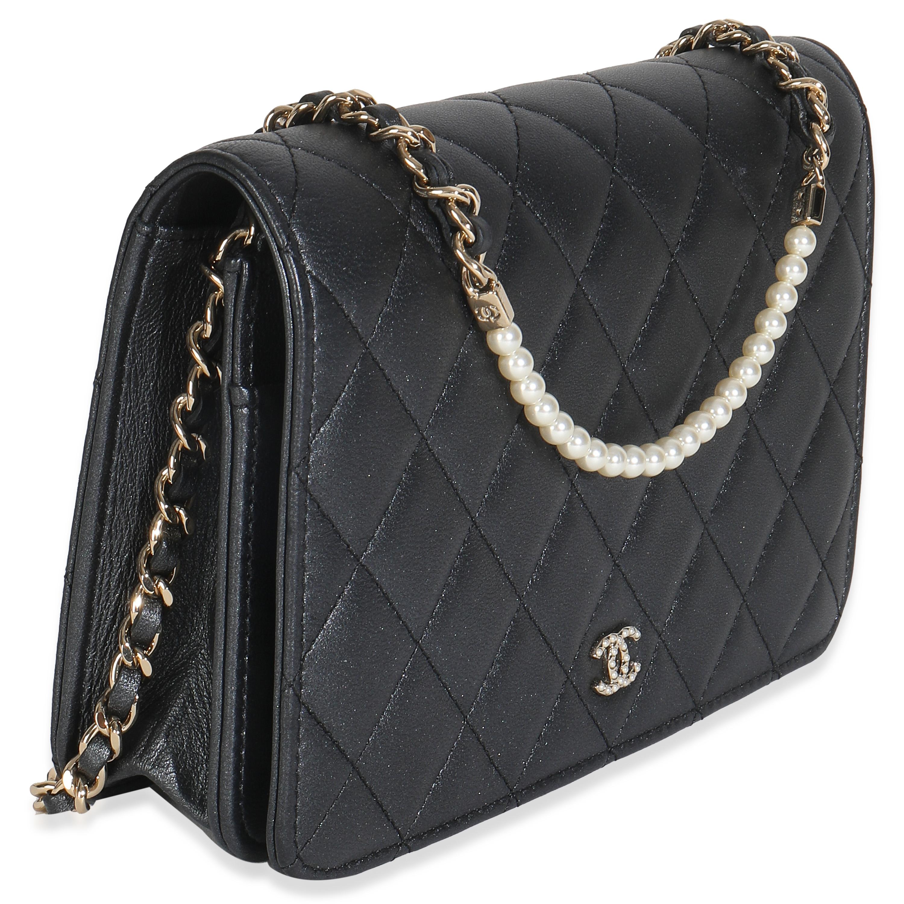 Chanel Dark Grey Iridescent Quilted Lambskin Pearl Wallet On Chain In condizioni ottime in vendita a New York, NY