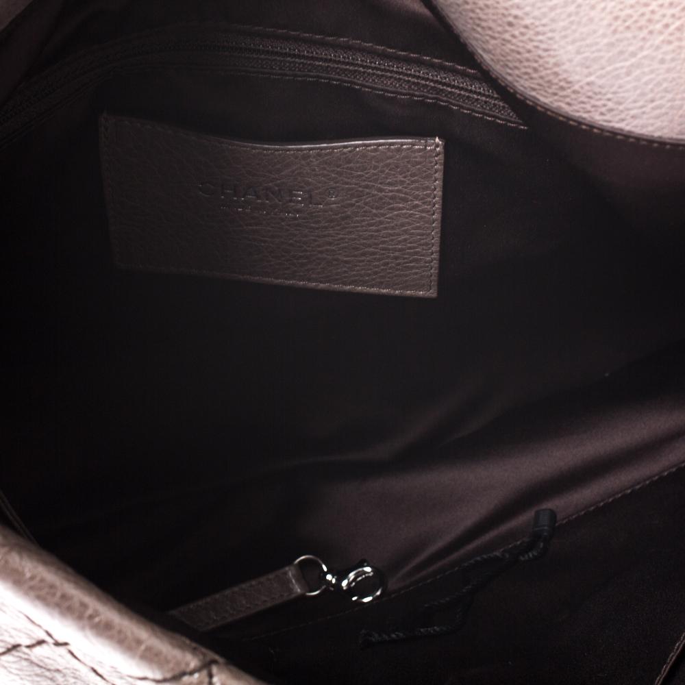 Chanel Dark Grey Quilted Leather Large On the Road Flap Bag In Good Condition In Dubai, Al Qouz 2