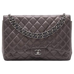 Chanel Dunkelgraue Maxi- Classic-Klappentasche aus gestepptem Leder