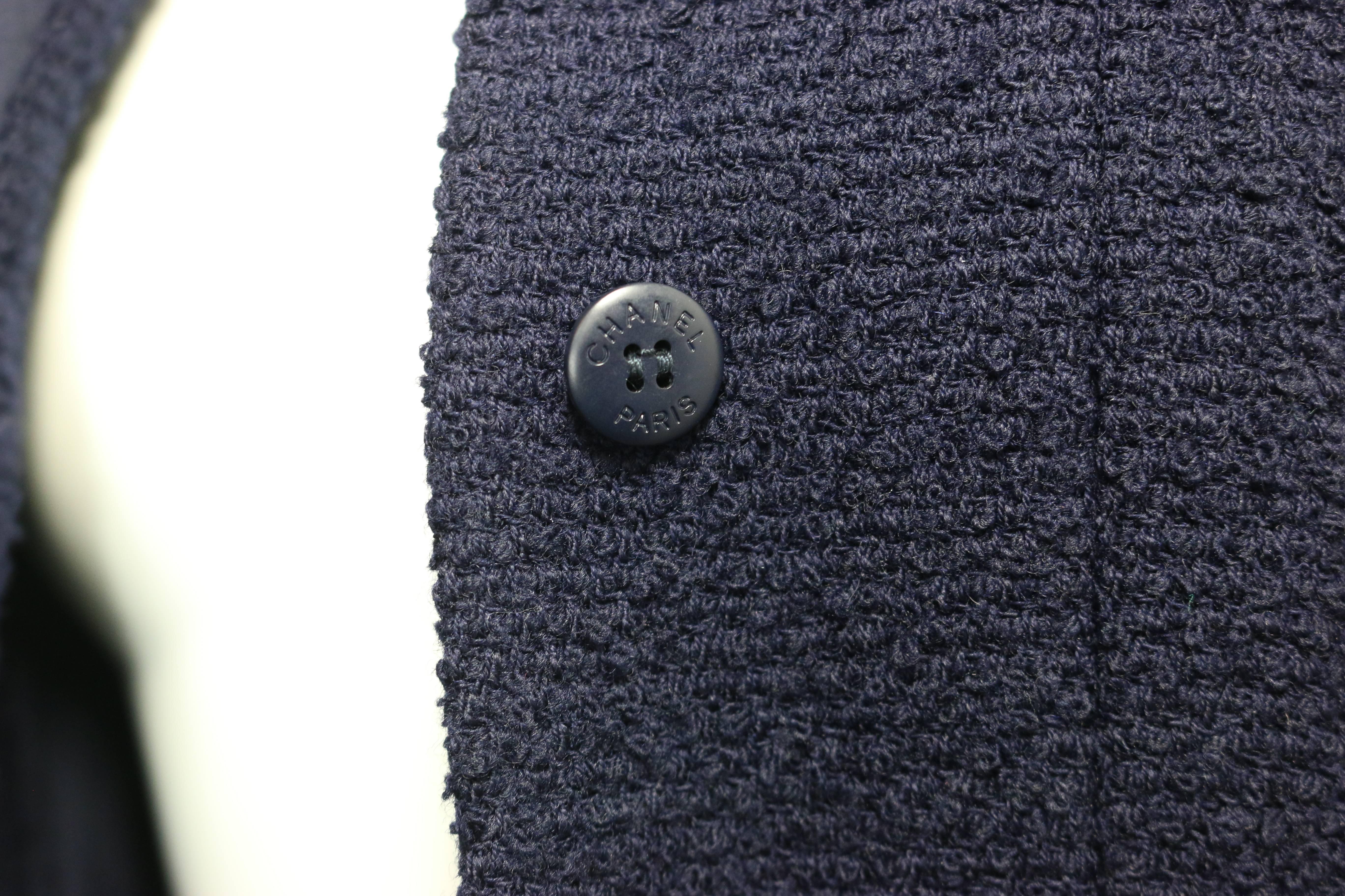 Chanel - Veste en laine bouclée marine foncée en vente 2