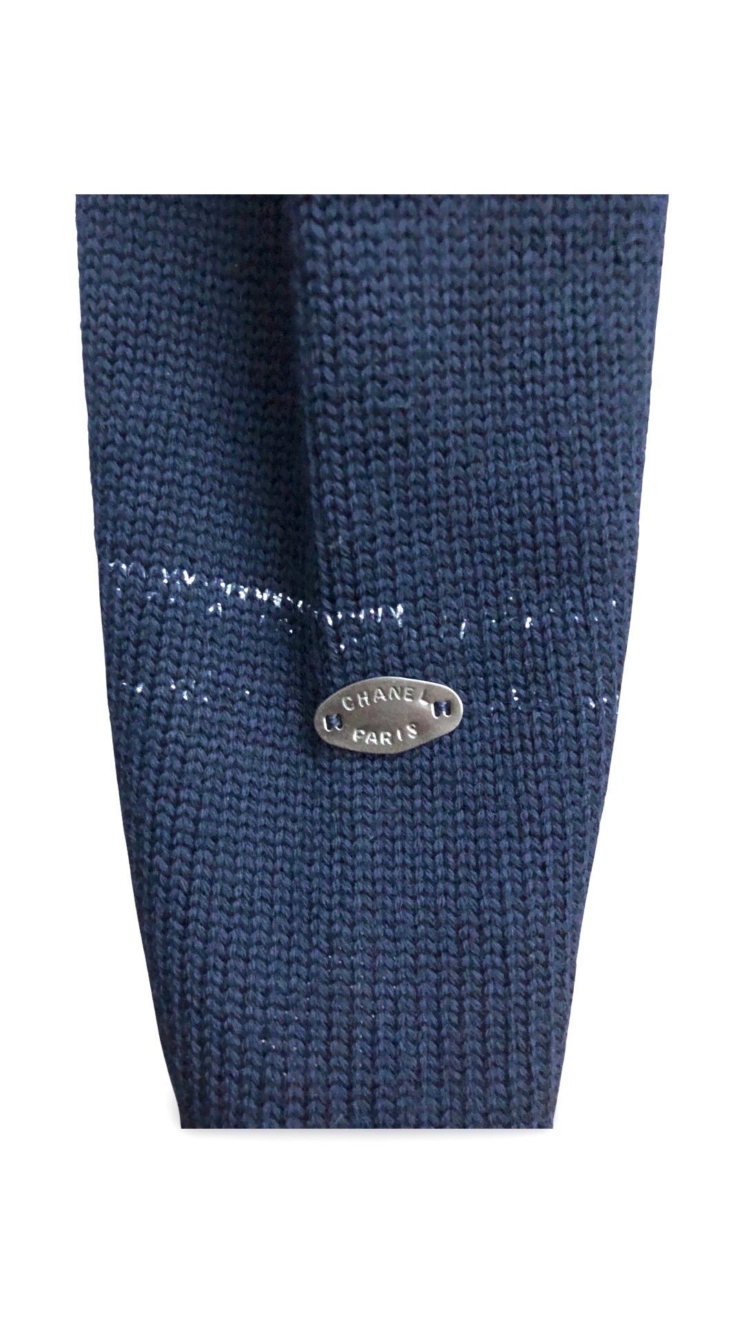Chanel dark navy heavy wool knitted sweater In Excellent Condition For Sale In Sheung Wan, HK