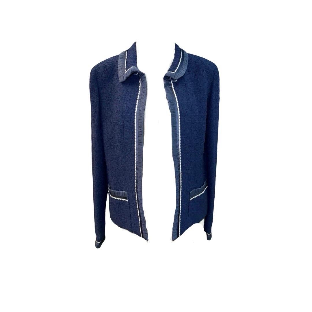 Violet Chanel - Veste en laine bouclée marine foncée en vente