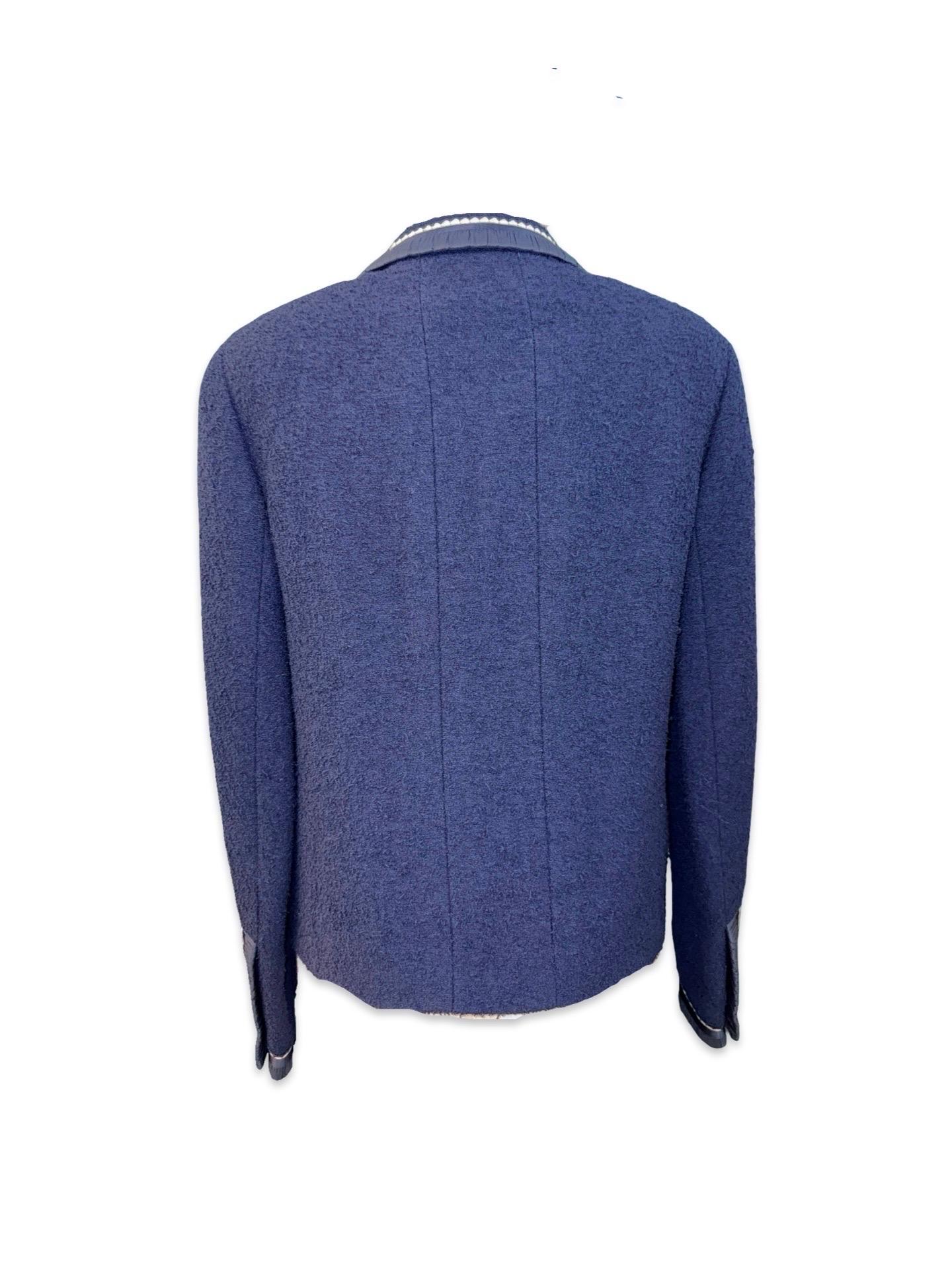 Chanel - Veste en laine bouclée marine foncée en vente 2