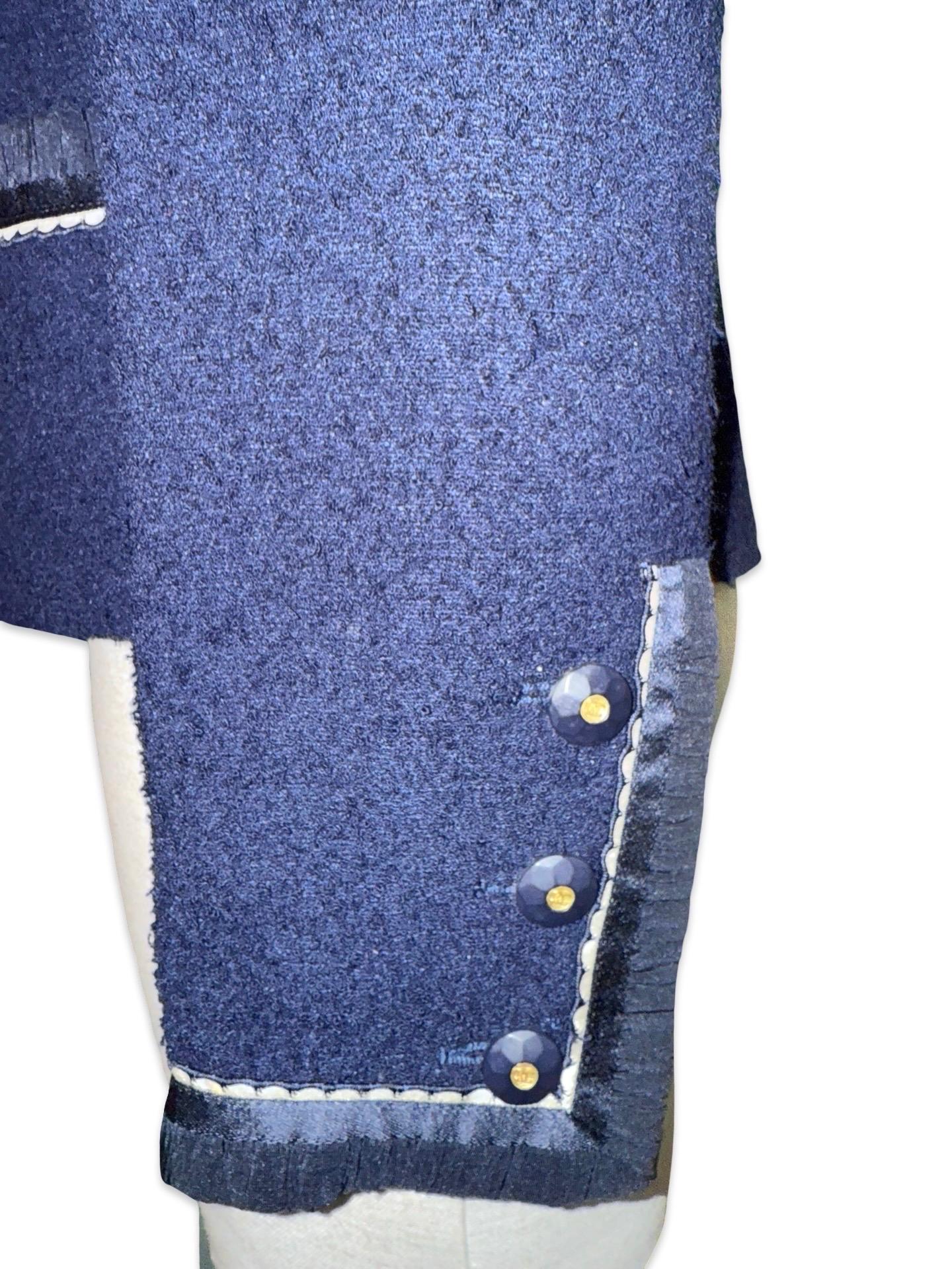 Chanel - Veste en laine bouclée marine foncée en vente 3