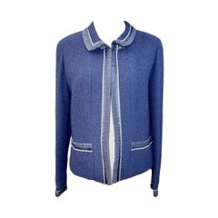 Chaqueta Chanel con ribete bouclé de lana azul marino oscuro