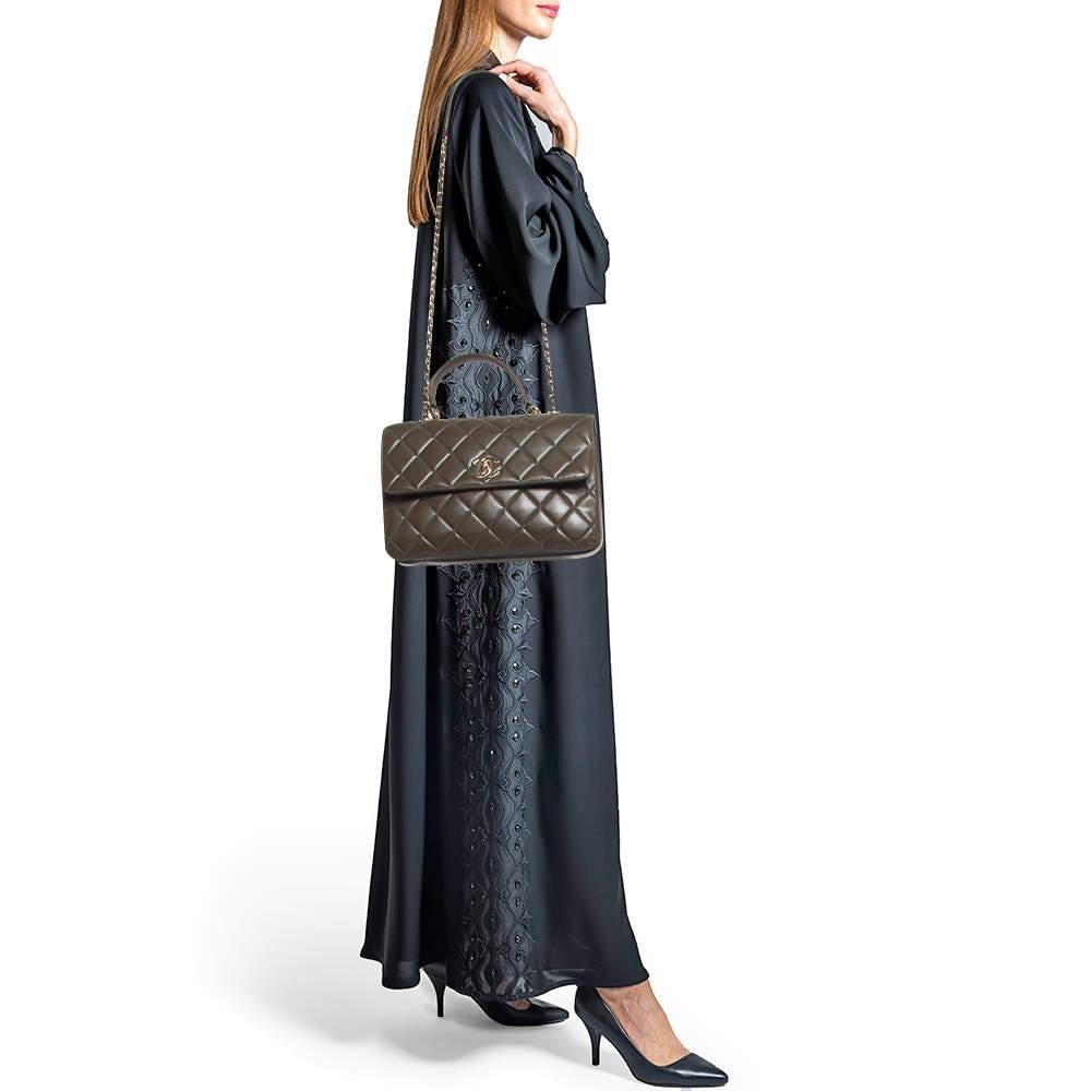 Designer bags are ideal companions for ample occasions! Here we have a fashion-meets-functionality piece crafted with precision. It has been equipped with a well-sized interior that can easily fit all your essentials.
