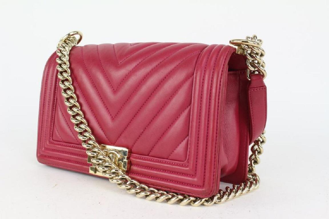 Chanel Dark Pink Fuschia Chevron Quilted Lambskin Medium Boy Bag Gold 53ca723 In Good Condition In Dix hills, NY