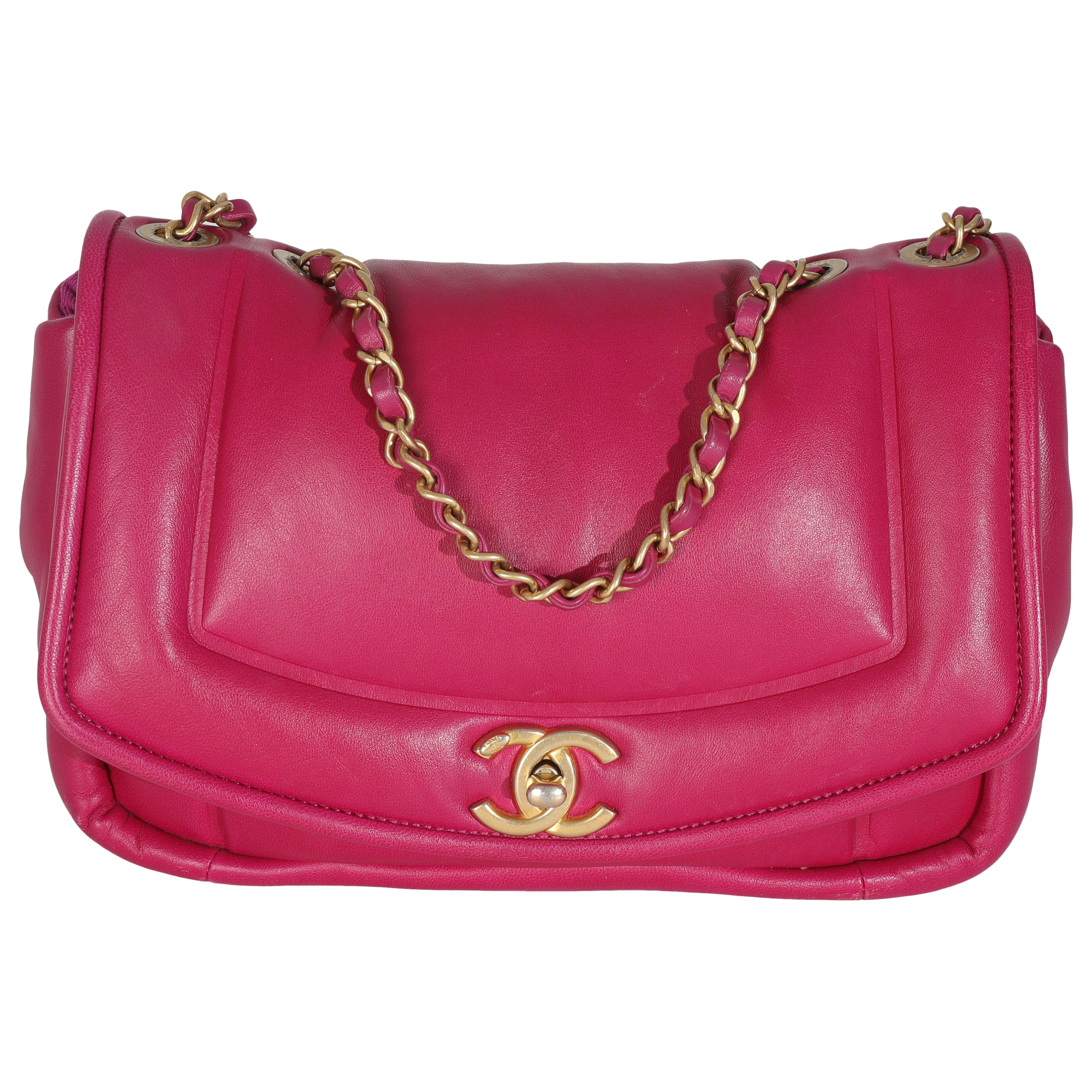Chanel - Sac à rabat Simply moyen en cuir d'agneau rose foncé